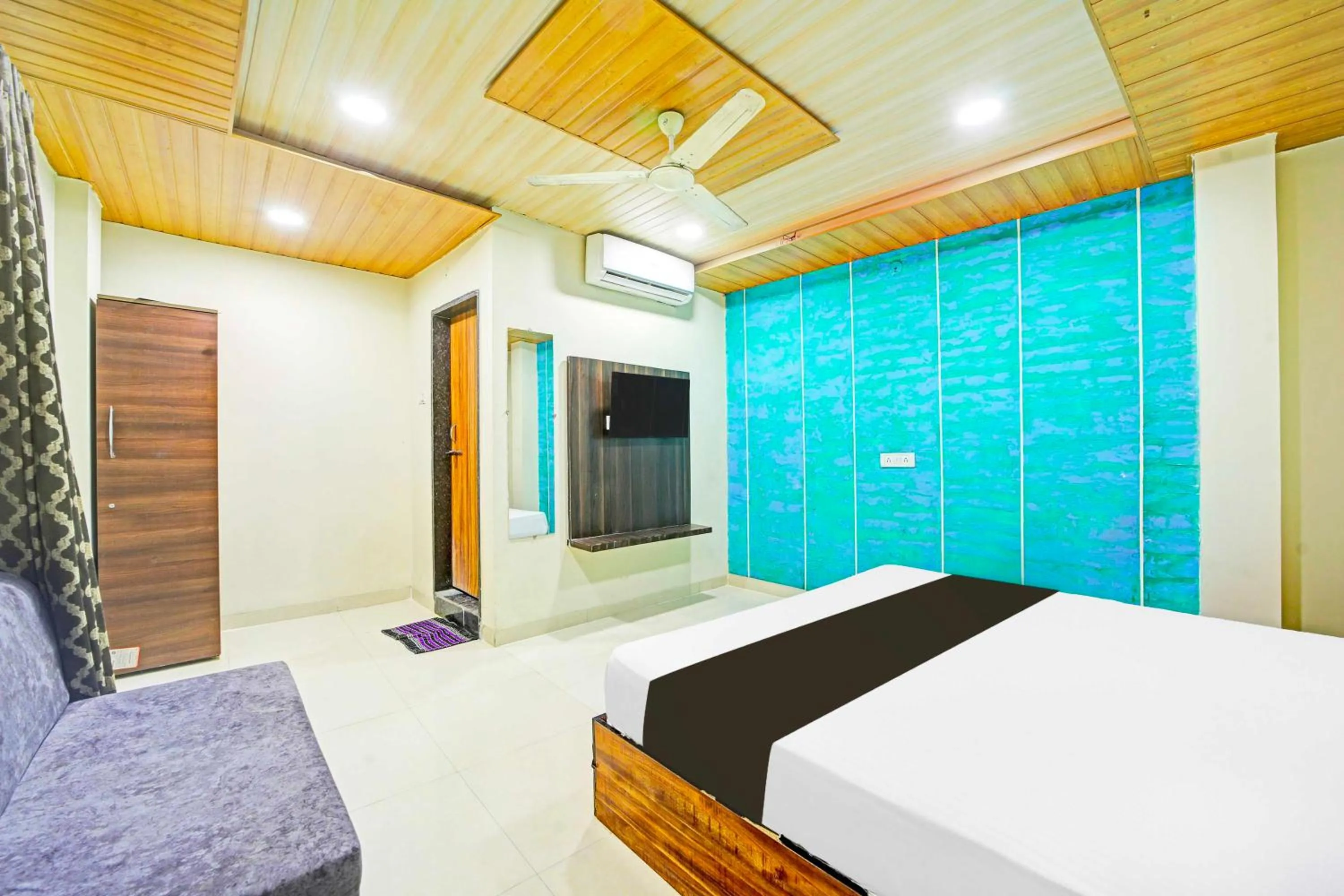 Bedroom, Bed in Hotel O Regional Park Indore