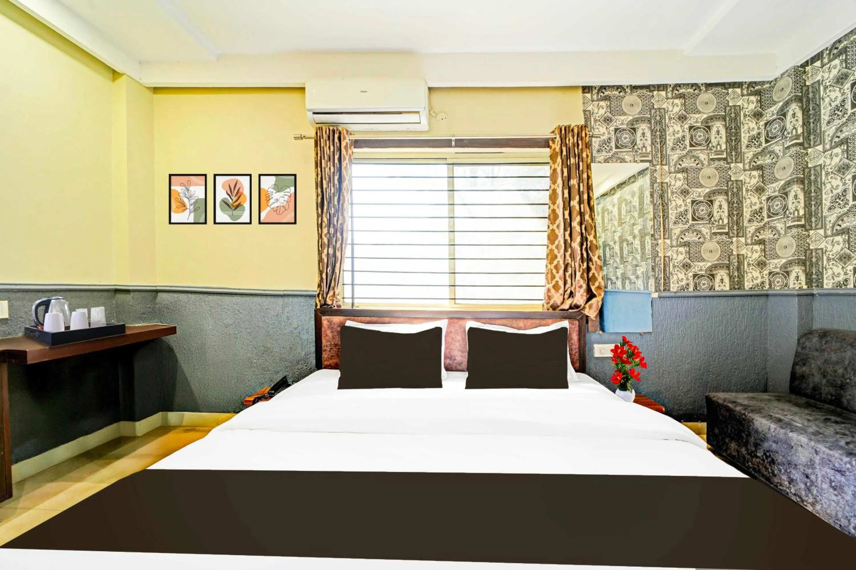 Bedroom, Bed in Hotel O Regional Park Indore