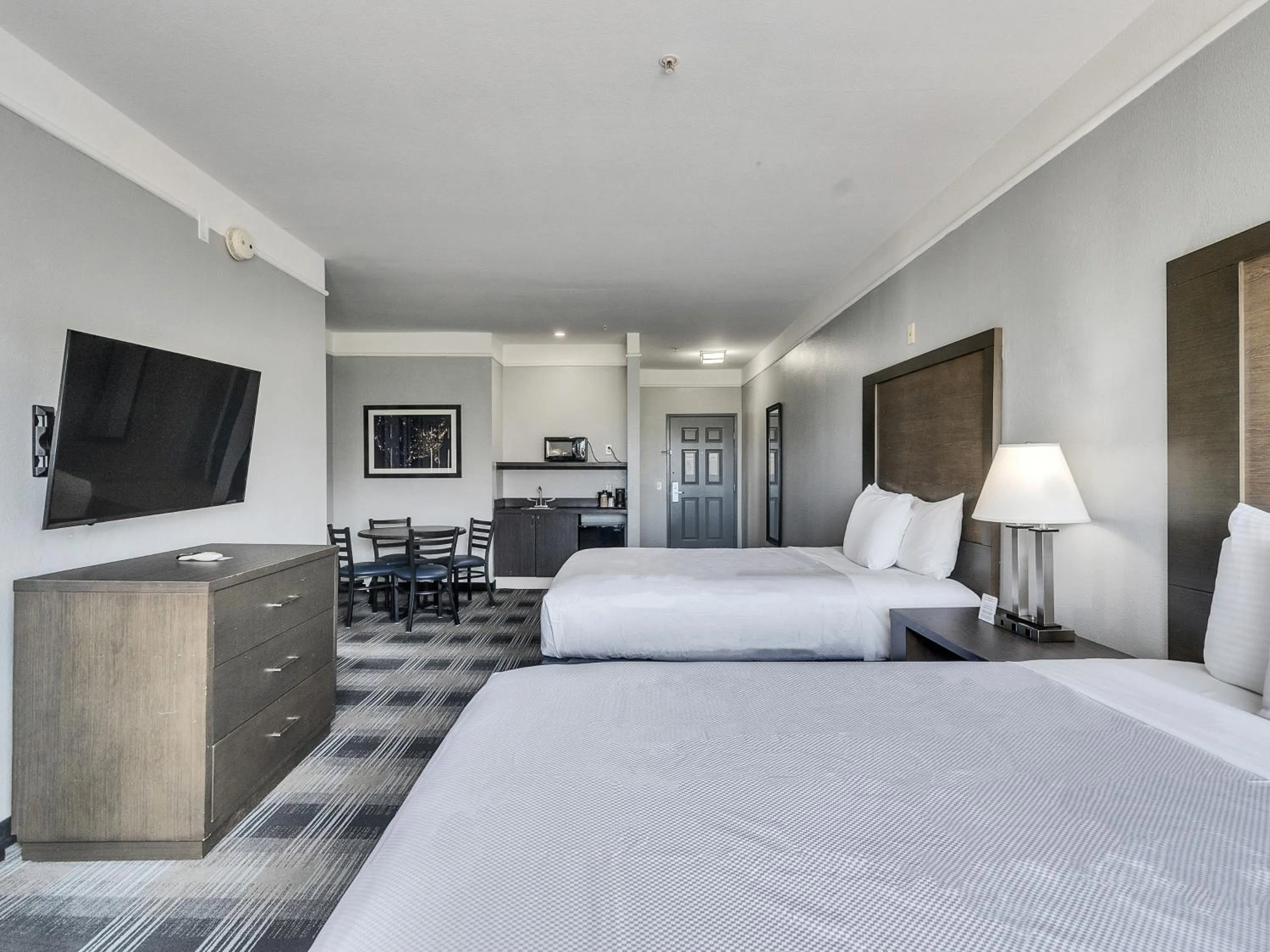 Bathroom, Bed in Platinum Inn & Suites Webster