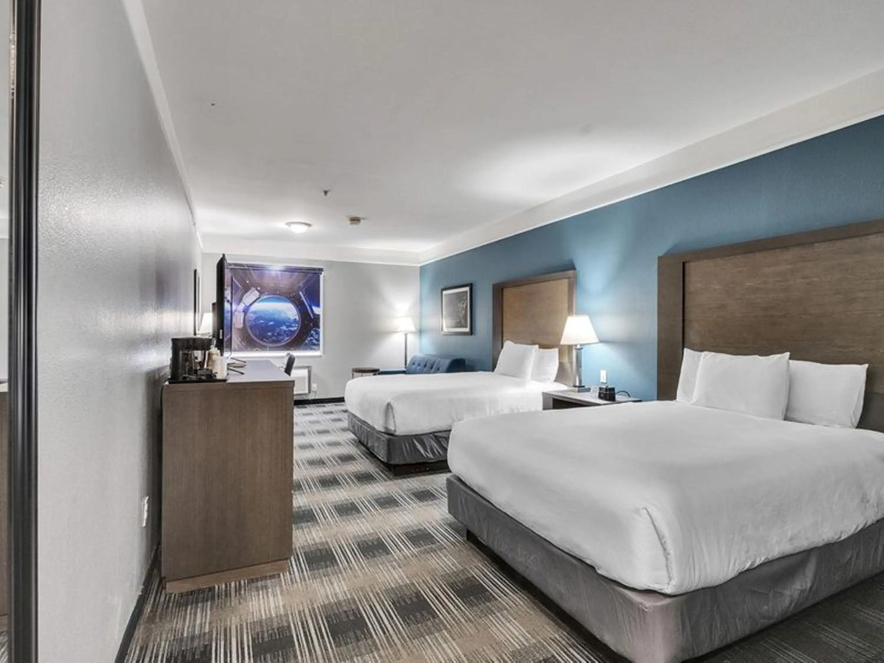 Bedroom, Bed in Platinum Inn & Suites Webster