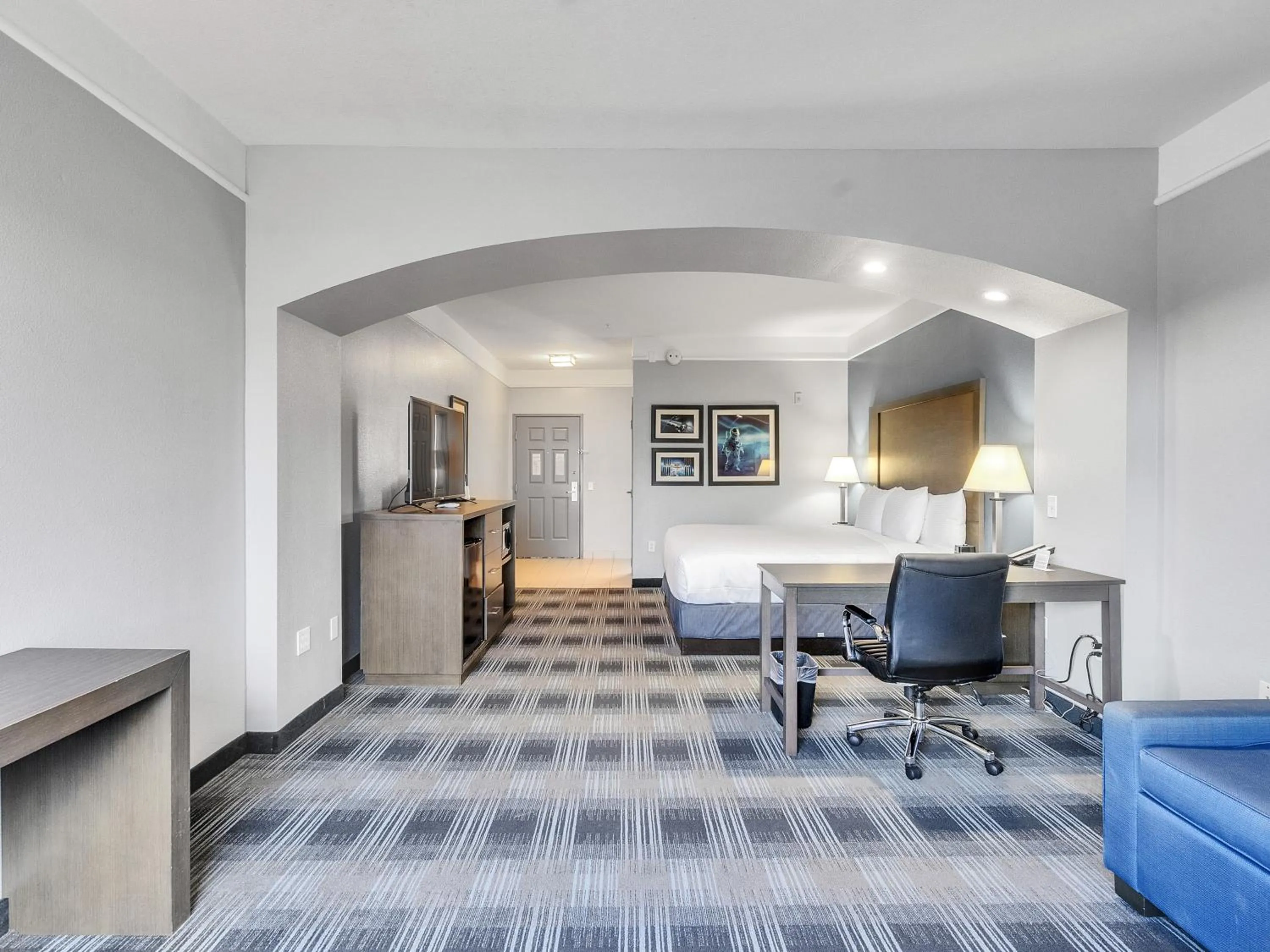 Bedroom in Platinum Inn & Suites Webster