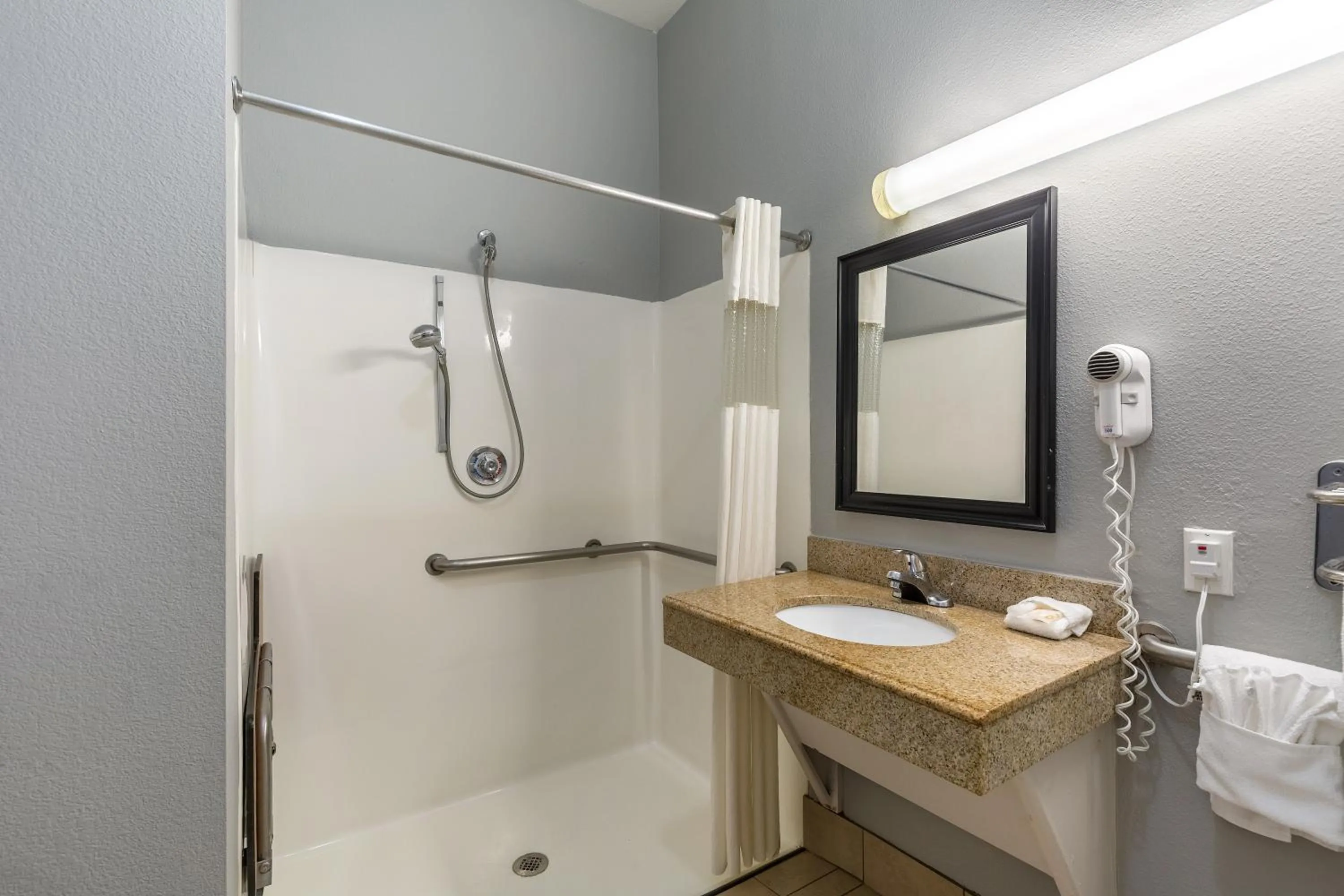 Bathroom in Platinum Inn & Suites Webster