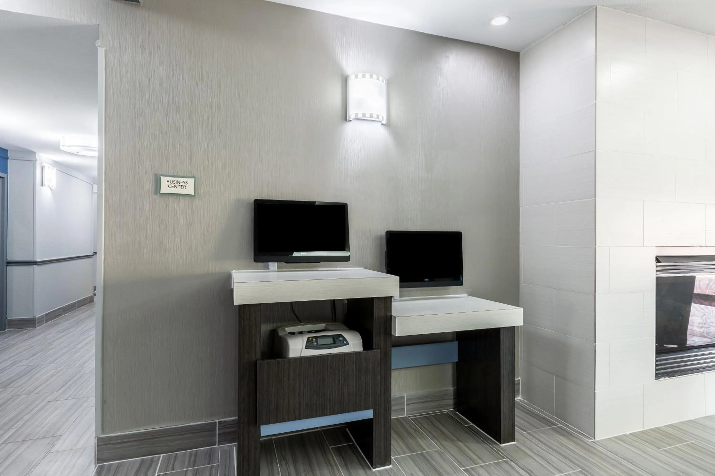 Platinum Inn & Suites Webster