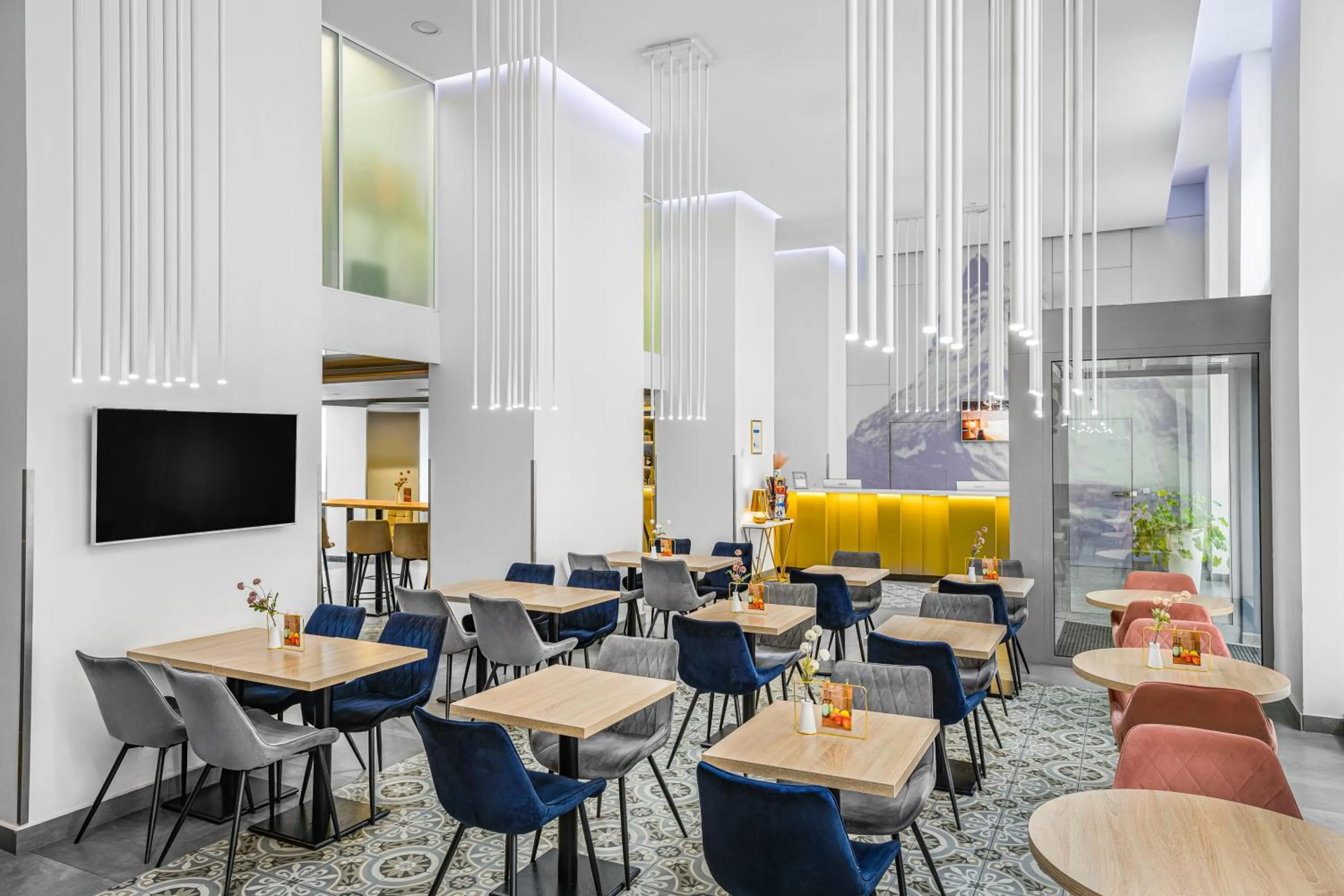 Lobby or reception in 12 Revay Hotel