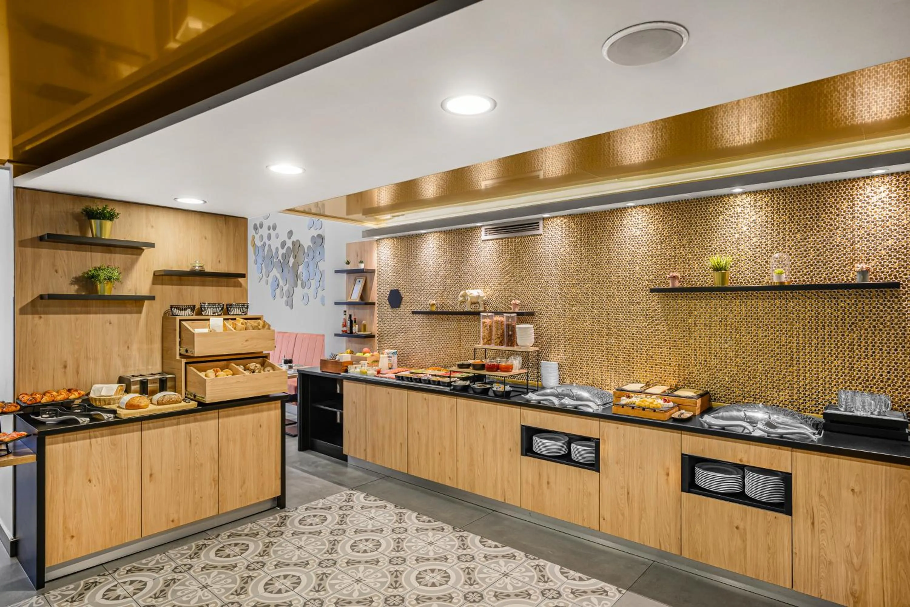 Breakfast in 12 Revay Hotel