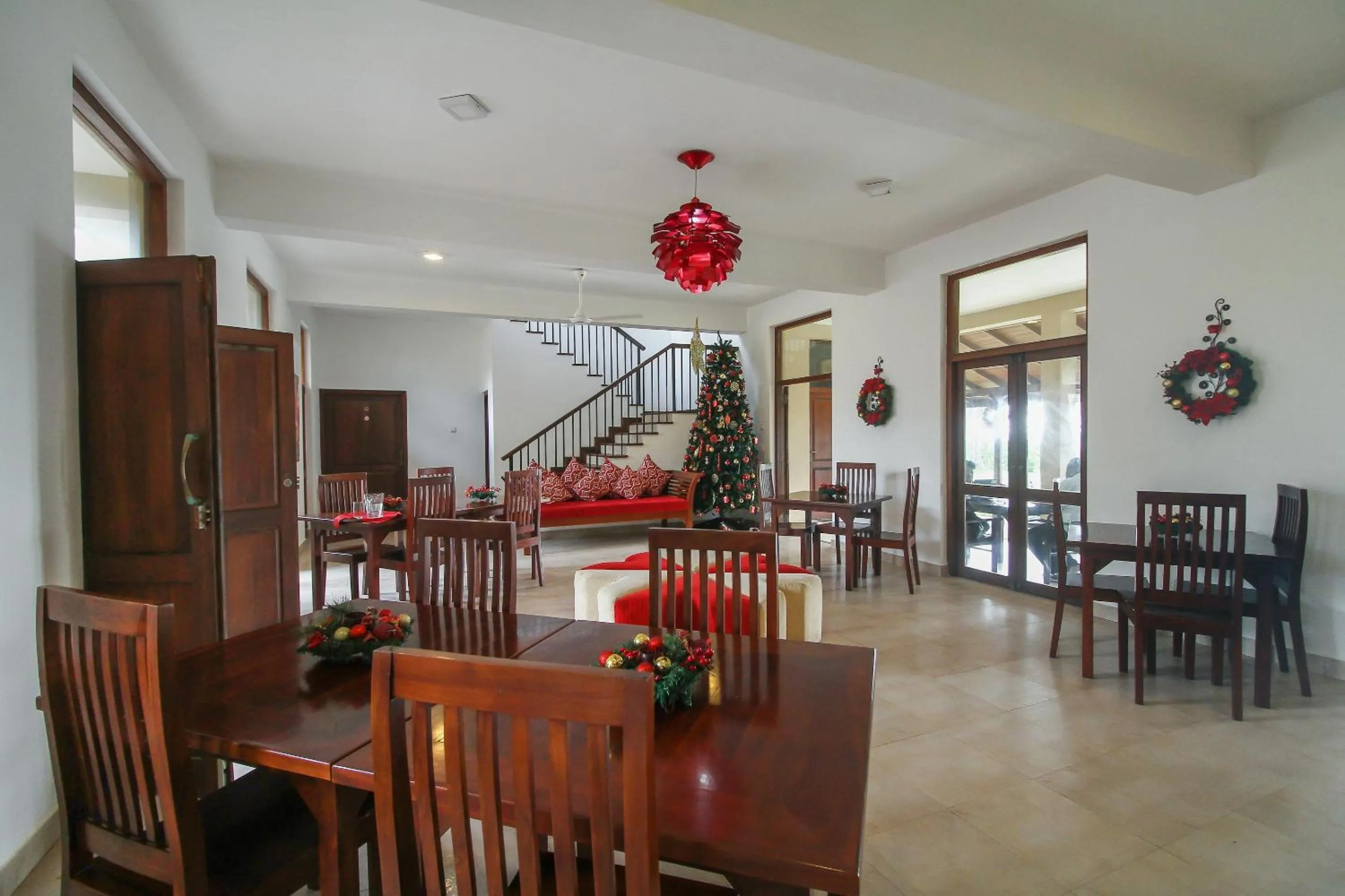 Restaurant/places to eat in Maresia Beach Villa