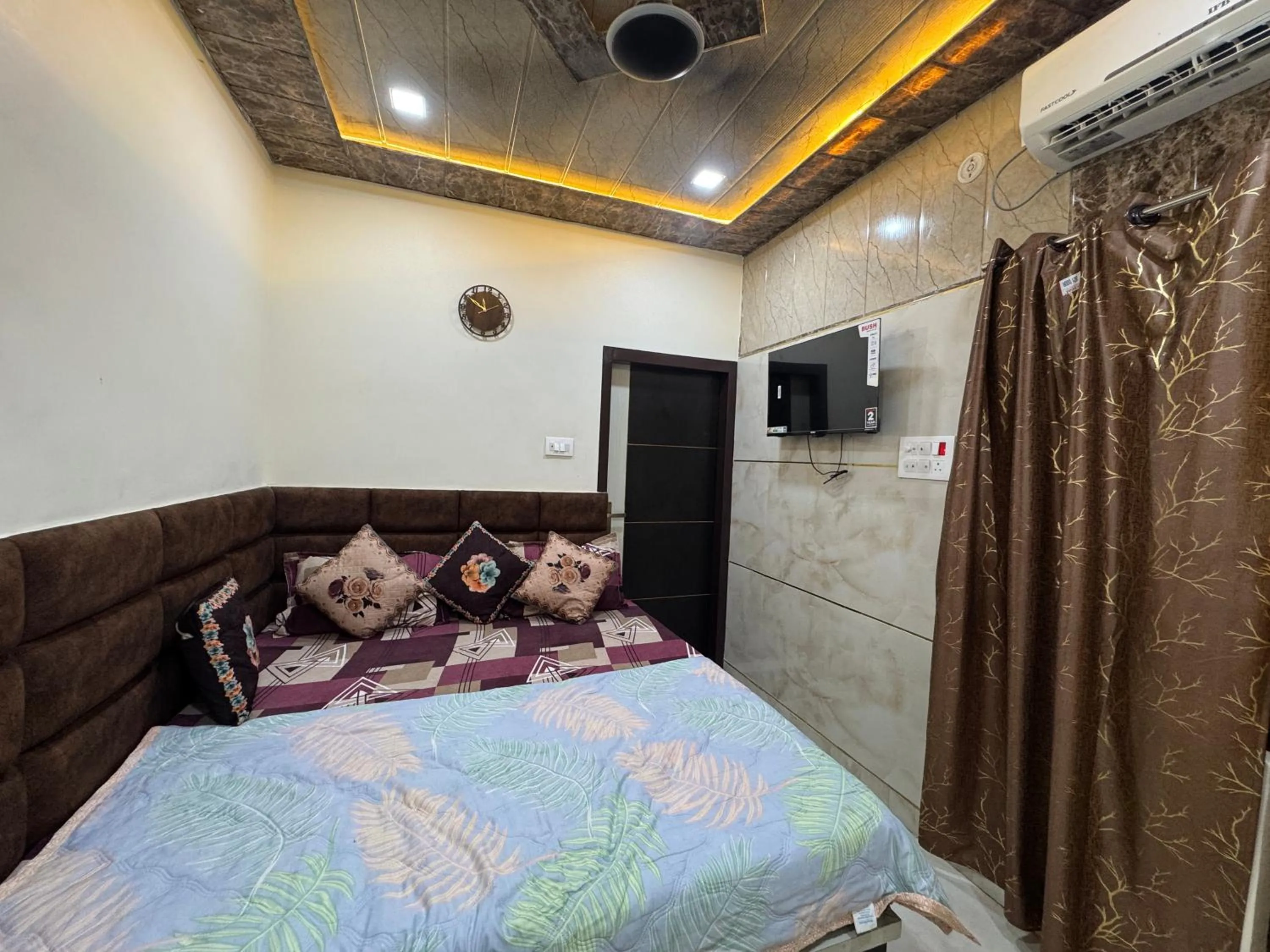 Bedroom, Bed in The Kwality Residency