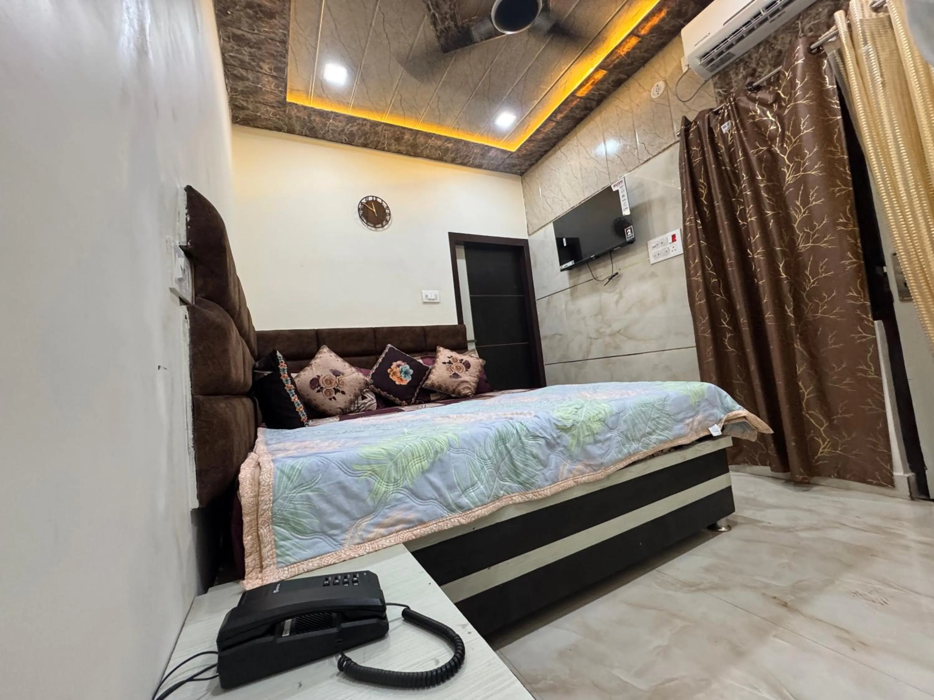 Bedroom, Bed in The Kwality Residency