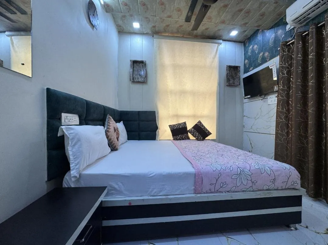 Bedroom, Bed in The Kwality Residency