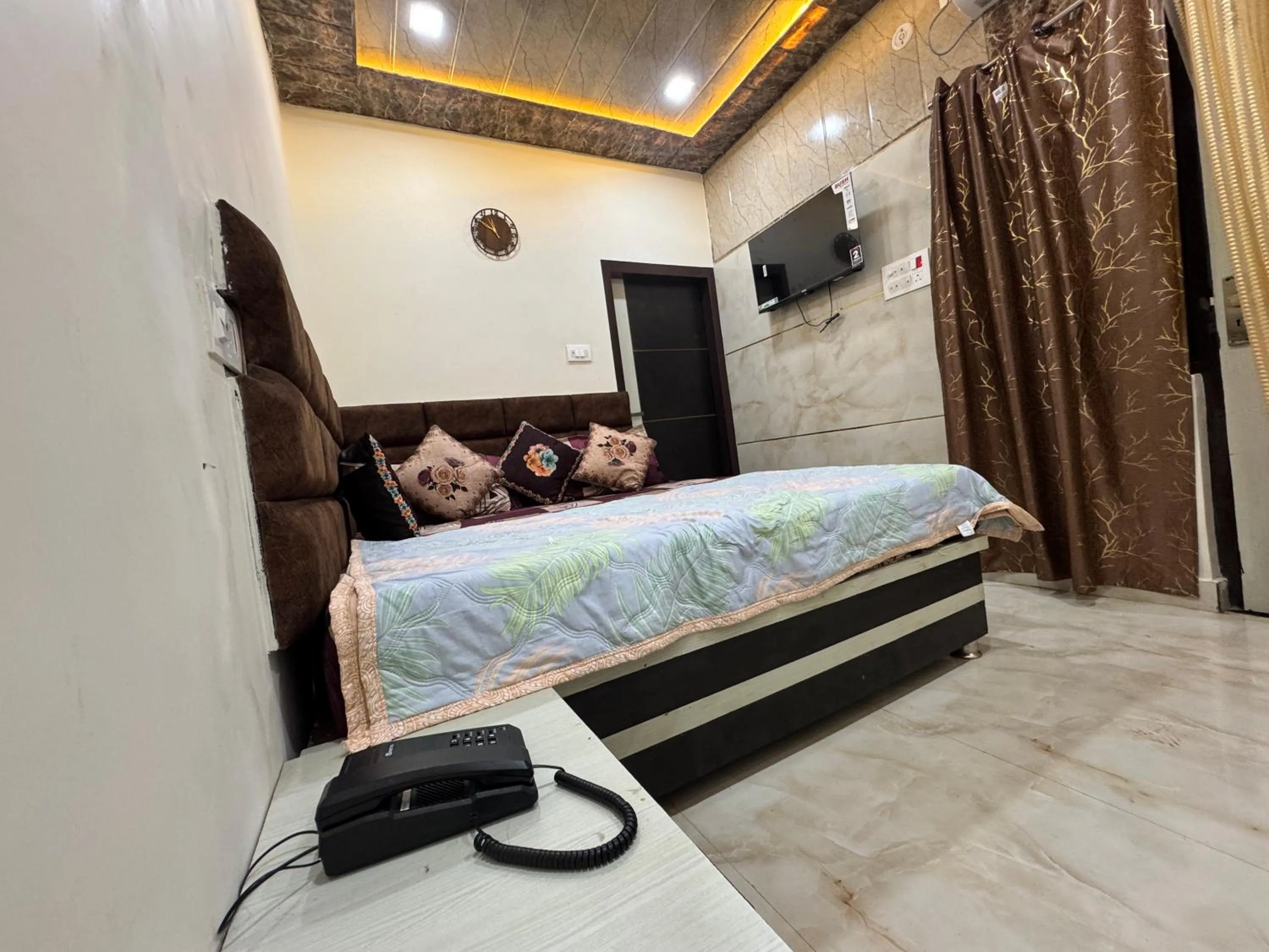 Bedroom, Bed in The Kwality Residency