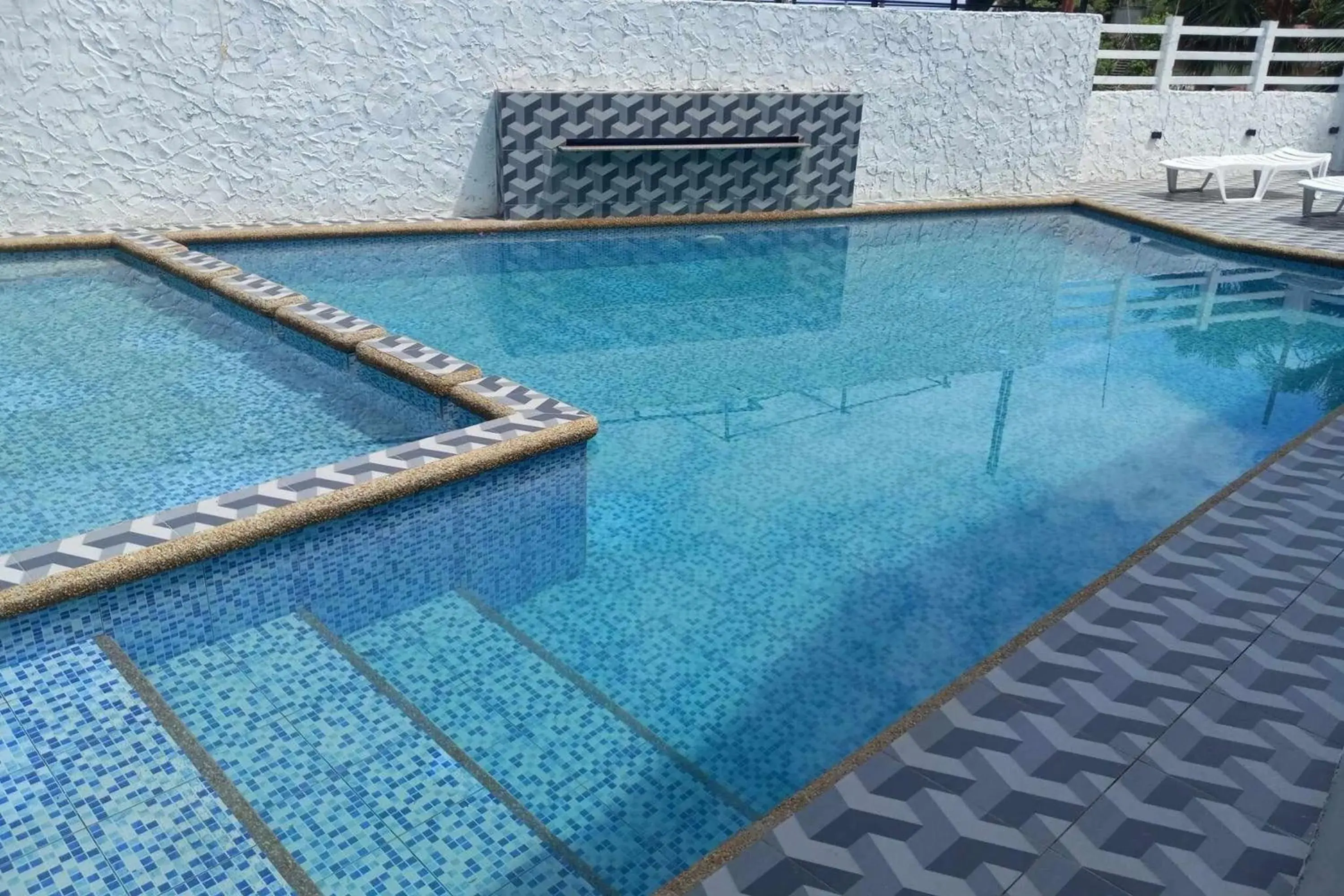 Swimming pool in Bellevue Resort Puerto Galera Swimming pool in Bellevue Resort Puerto Galera