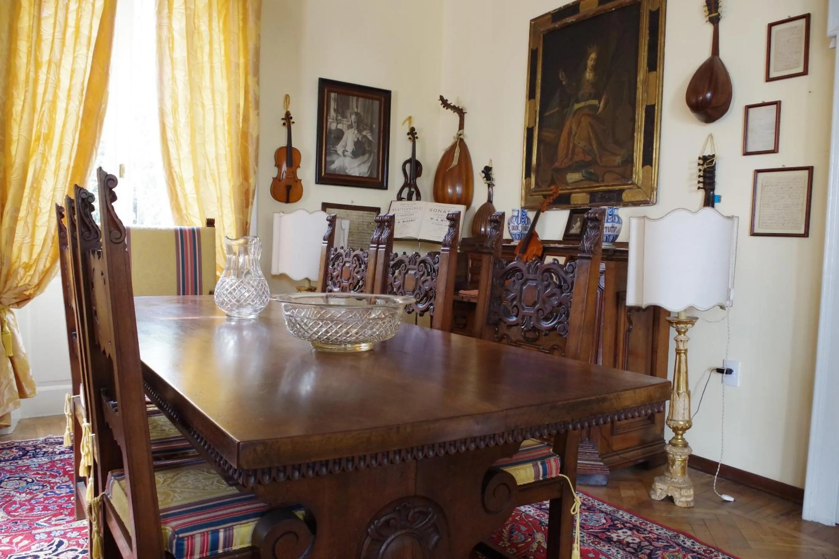 Seating area in Villa Puccini
