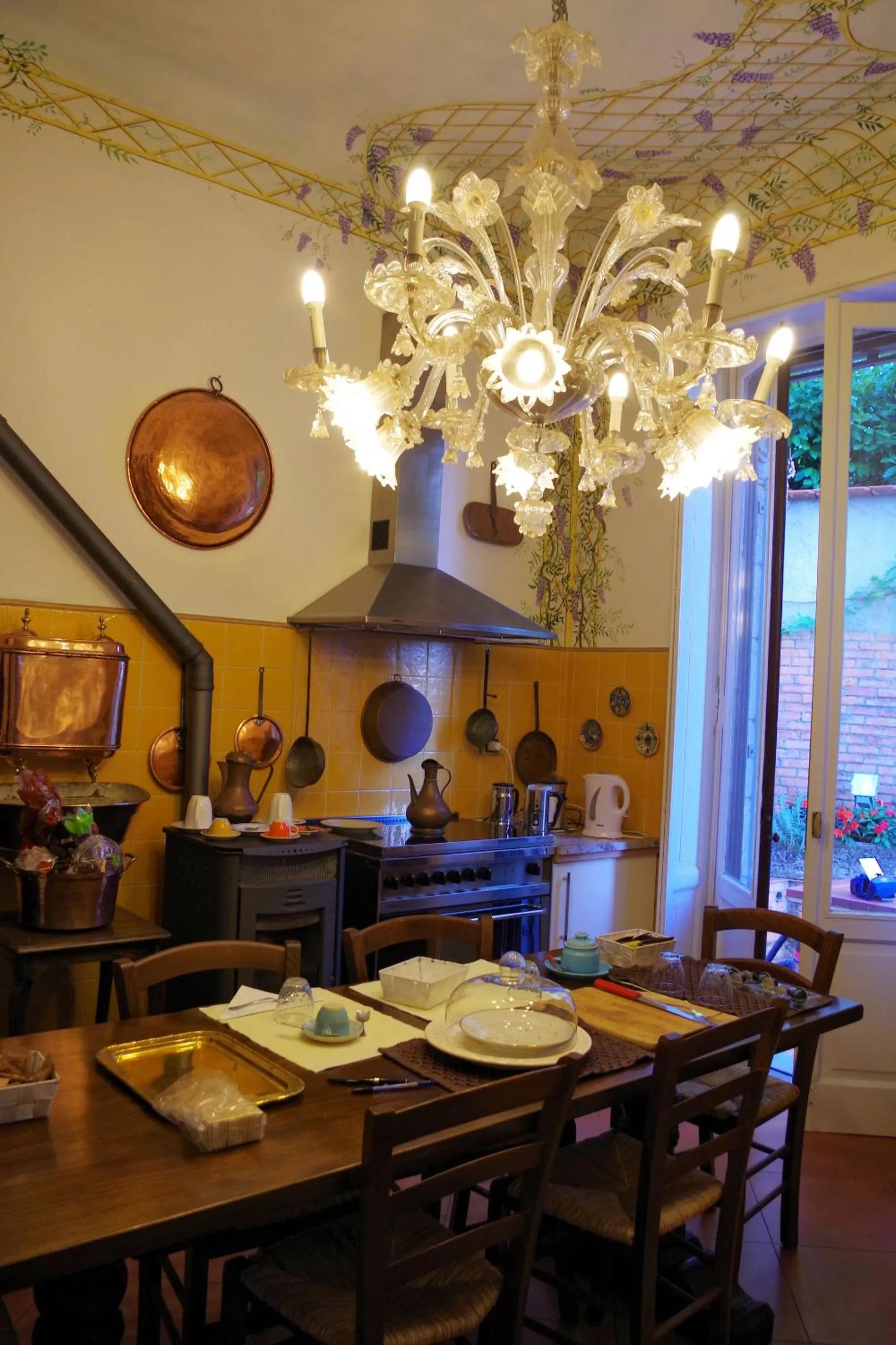 Communal kitchen in Villa Puccini