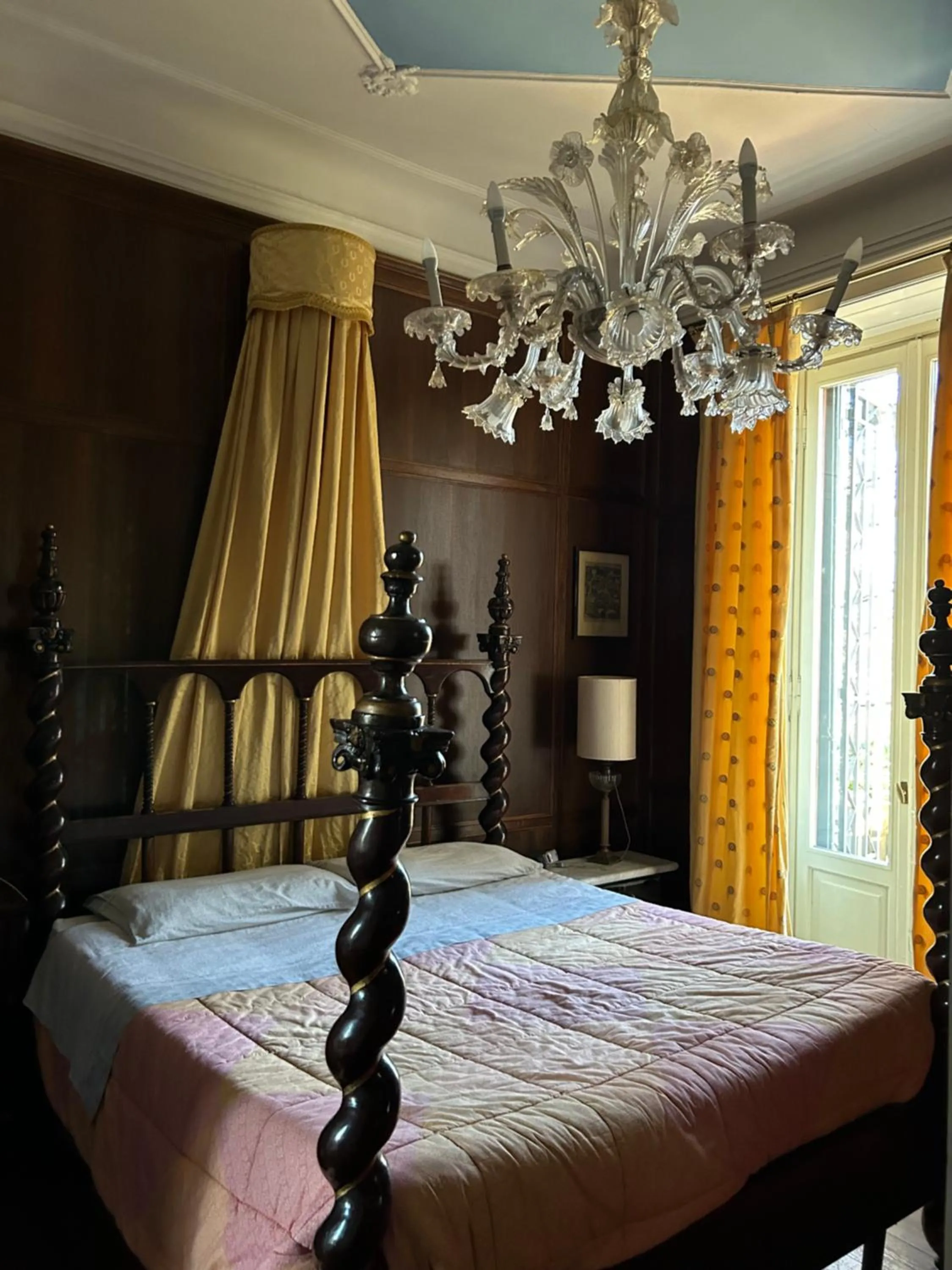 Bed in Villa Puccini