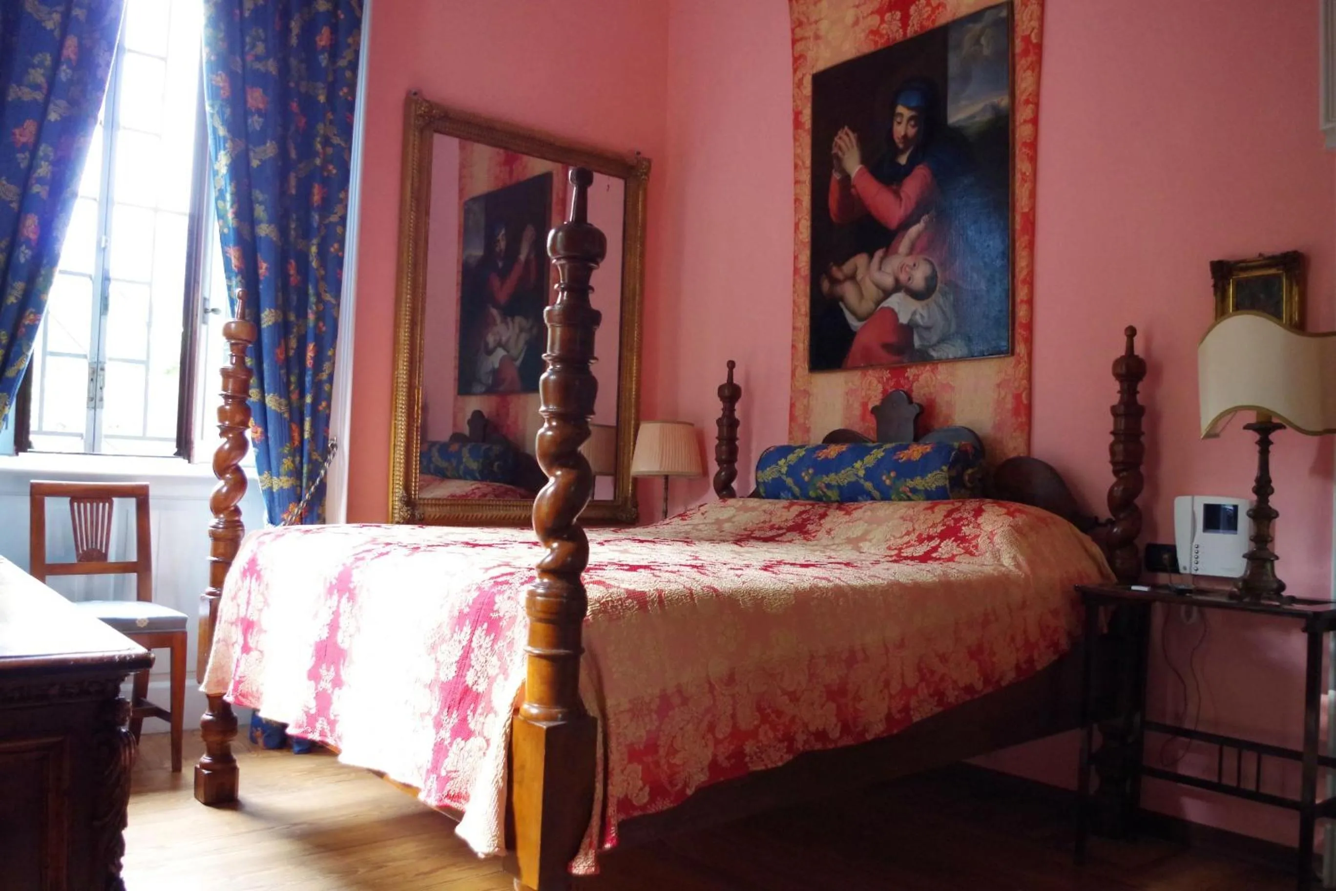 Photo of the whole room, Bed in Villa Puccini