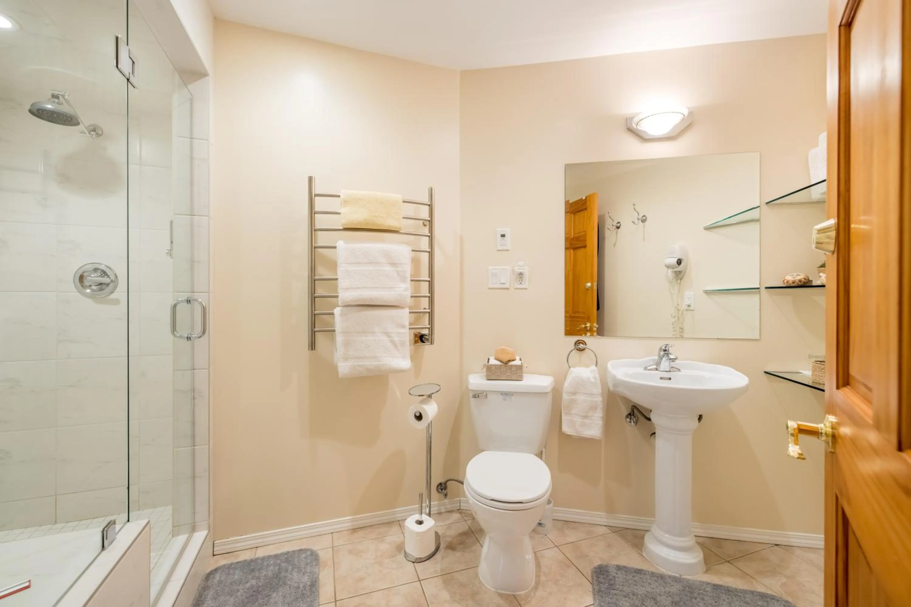 Bathroom in Enchanter Ocean View Suites