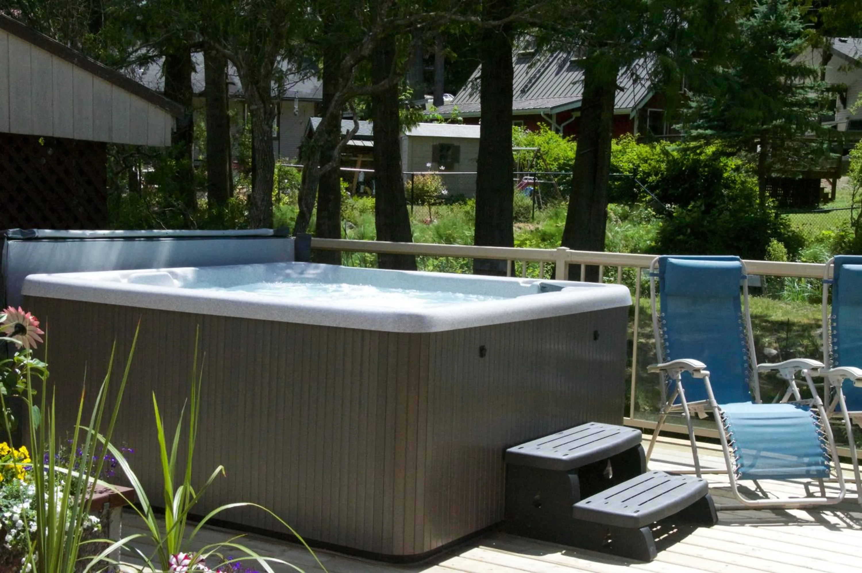 Hot Tub in Enchanter Ocean View Suites