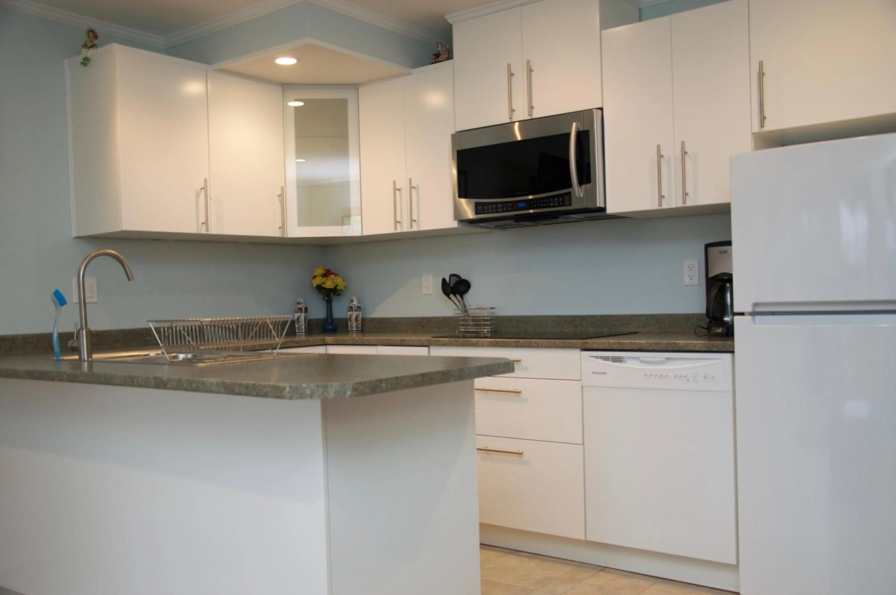 Kitchen or kitchenette in Enchanter Ocean View Suites