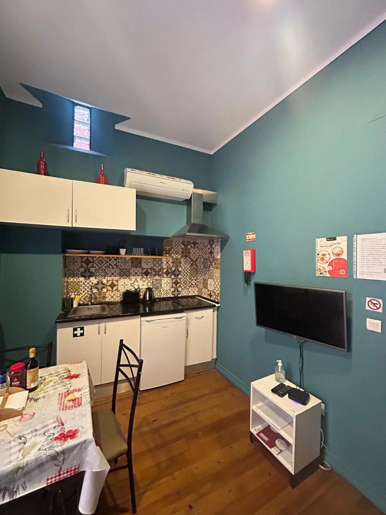 TV and multimedia in Sao Jorge Apartments & Suites