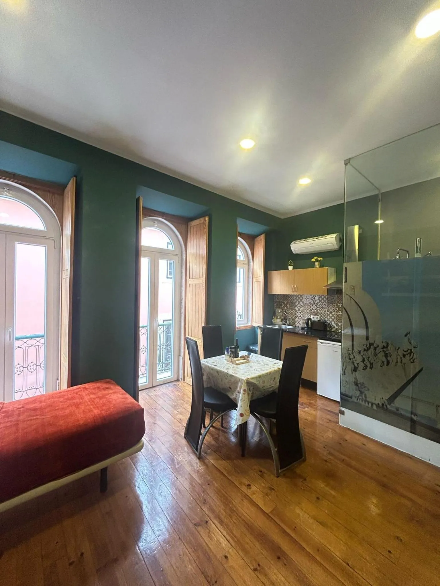 Kitchen or kitchenette in Sao Jorge Apartments & Suites