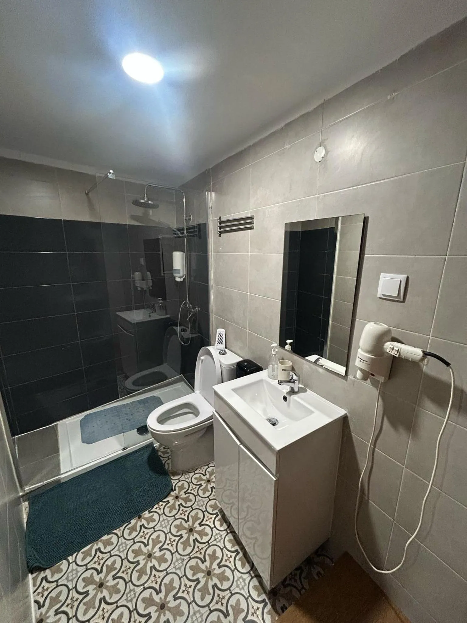 Shower in Sao Jorge Apartments & Suites
