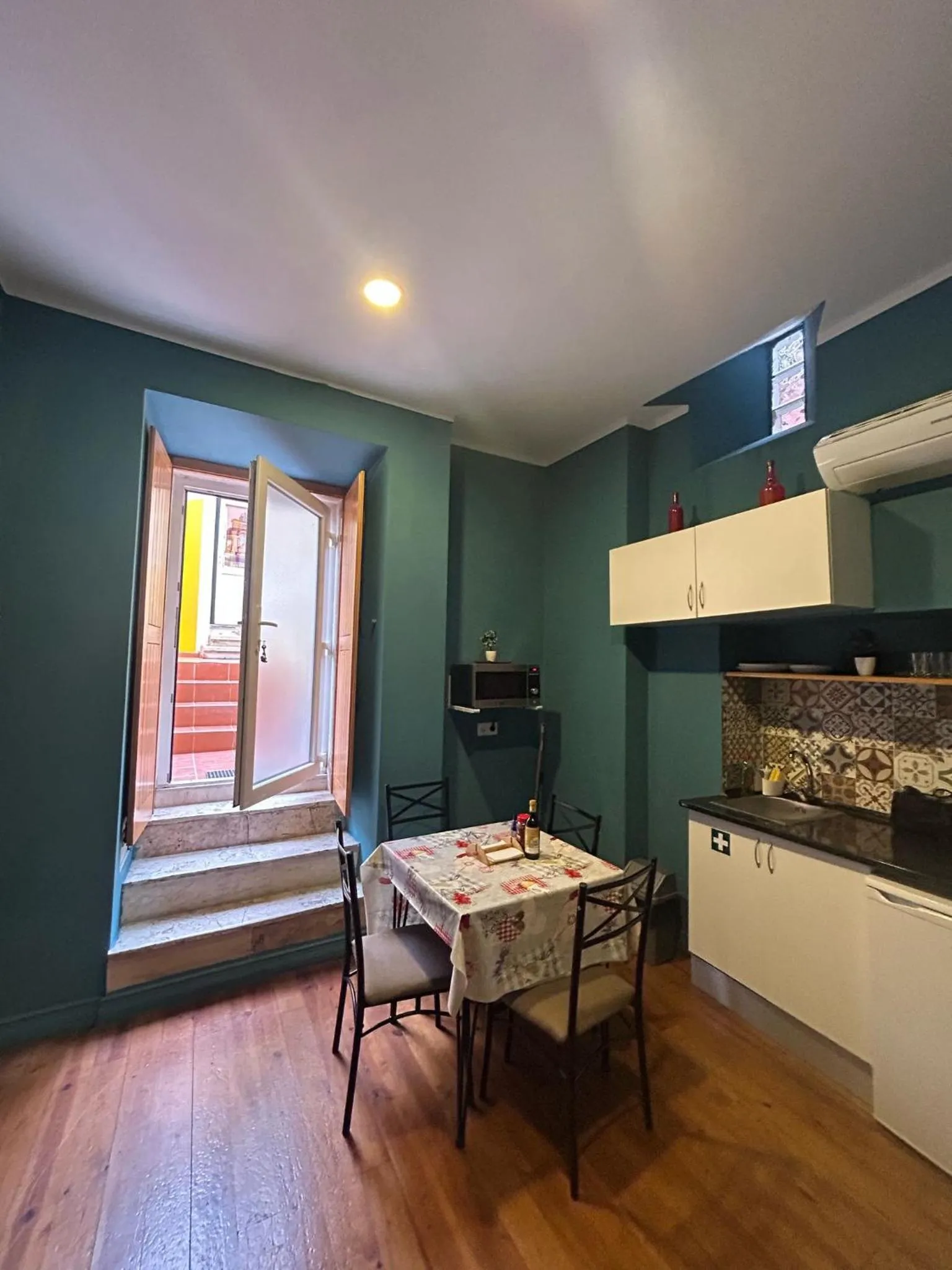 Dining area in Sao Jorge Apartments & Suites