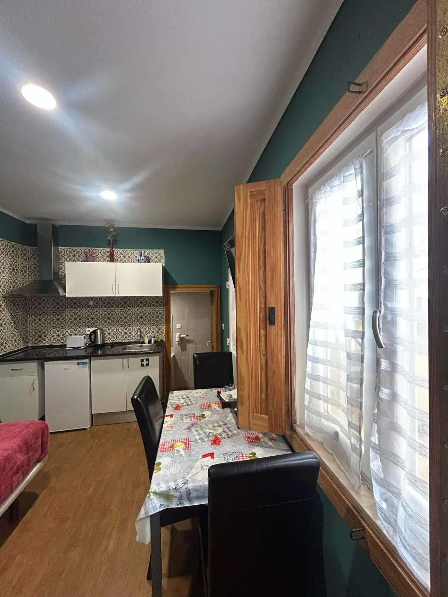 Kitchen or kitchenette, Bed in Sao Jorge Apartments & Suites