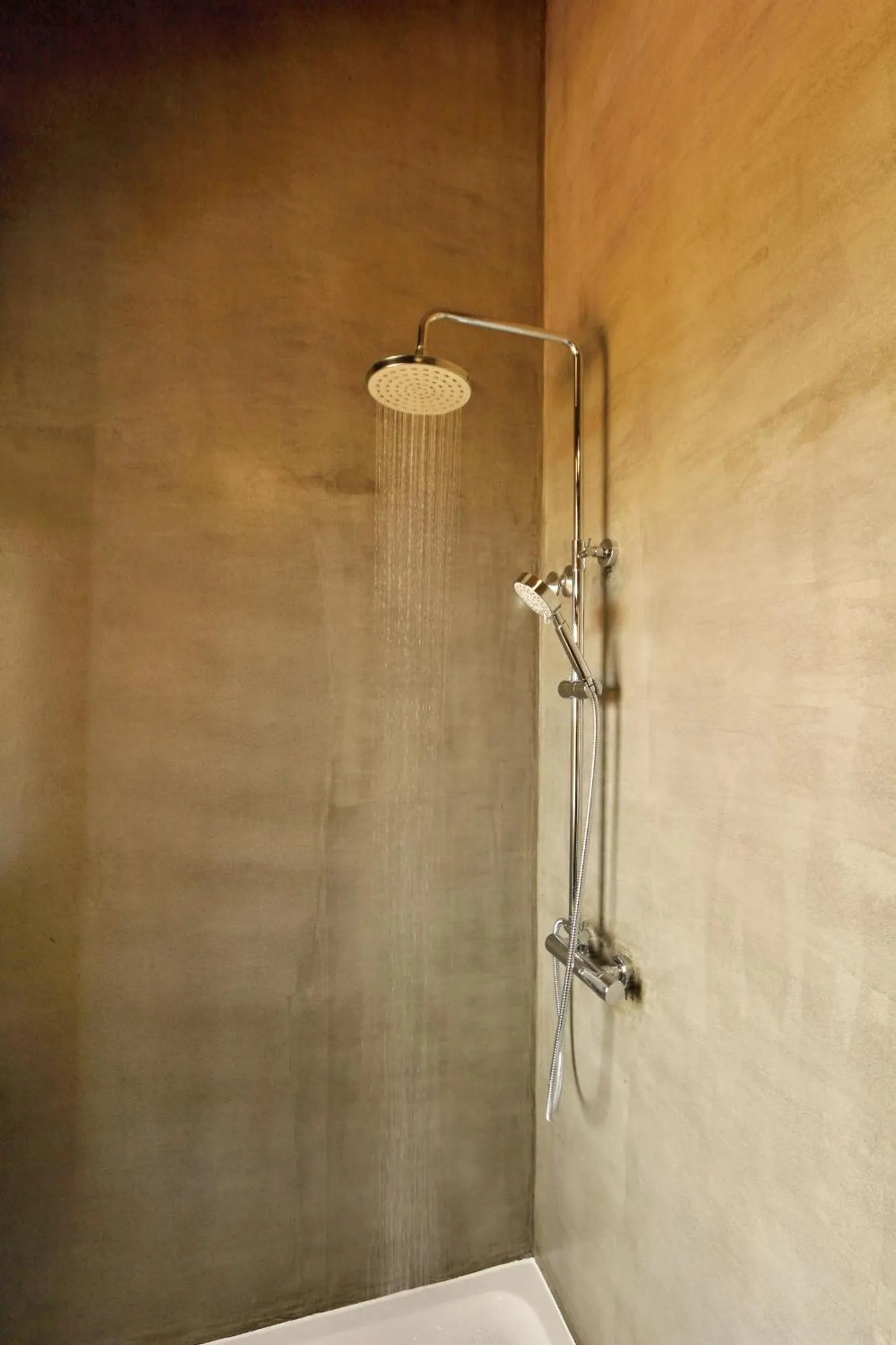 Shower in Sao Jorge Apartments & Suites