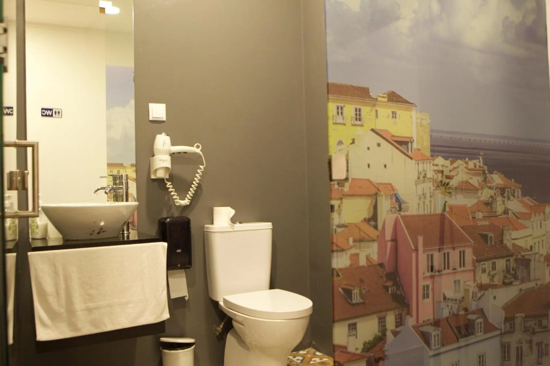 Toilet in Sao Jorge Apartments & Suites