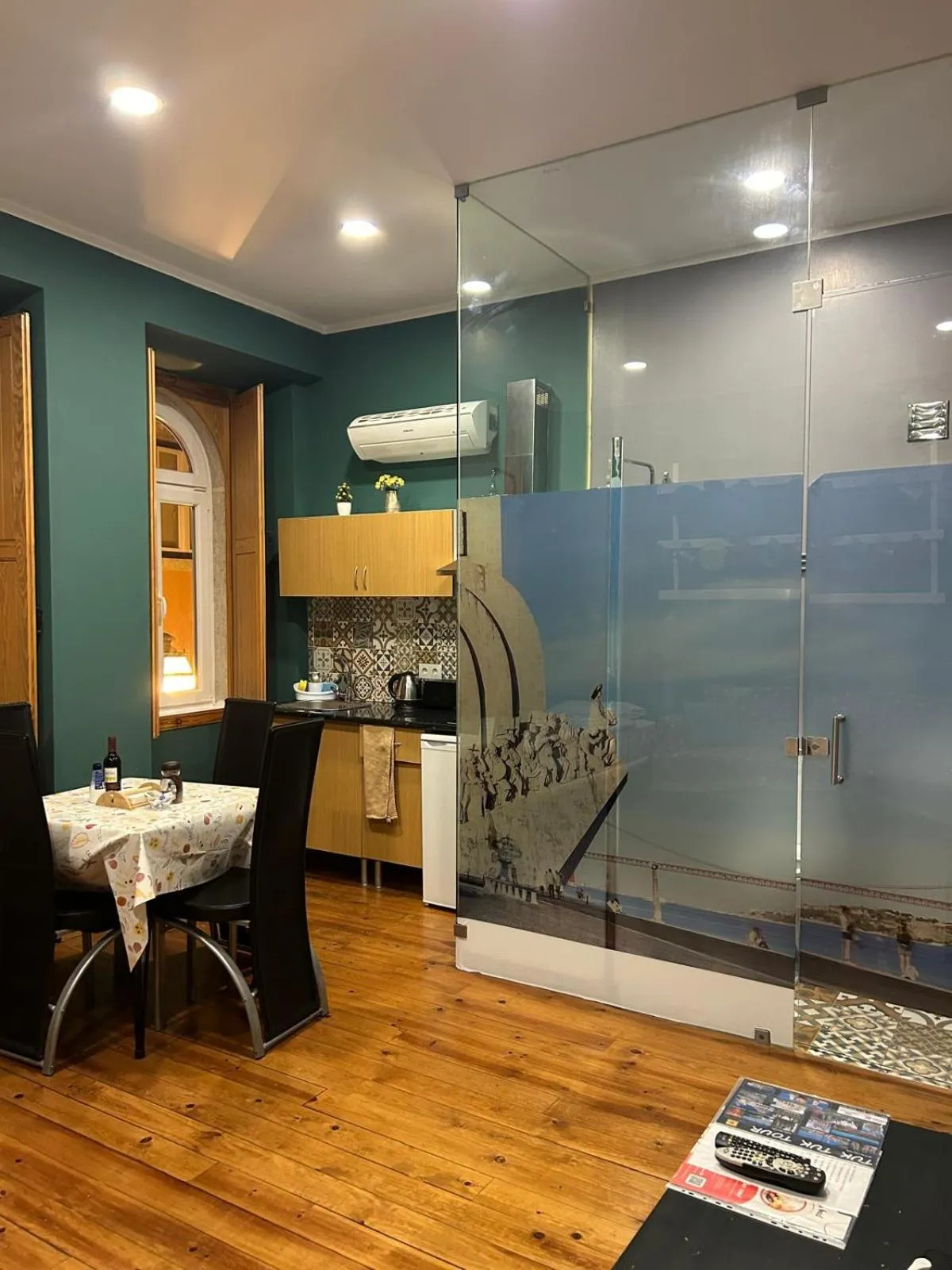 Kitchen or kitchenette in Sao Jorge Apartments & Suites