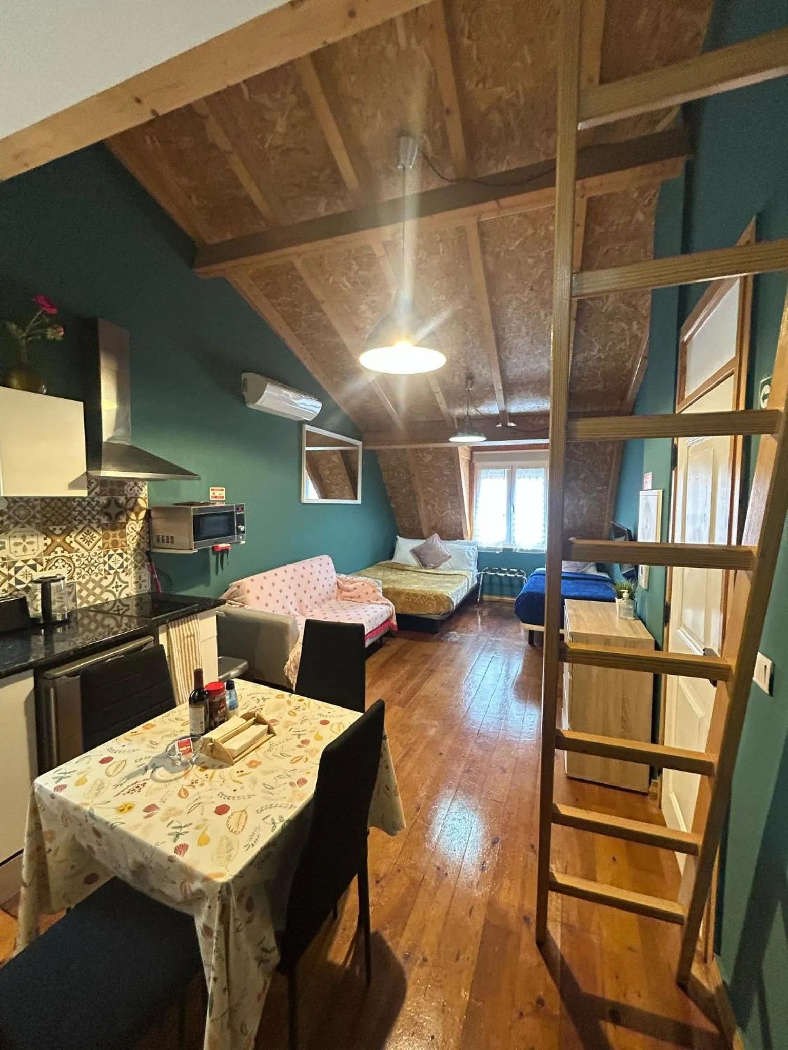 Kitchen or kitchenette, Bed in Sao Jorge Apartments & Suites