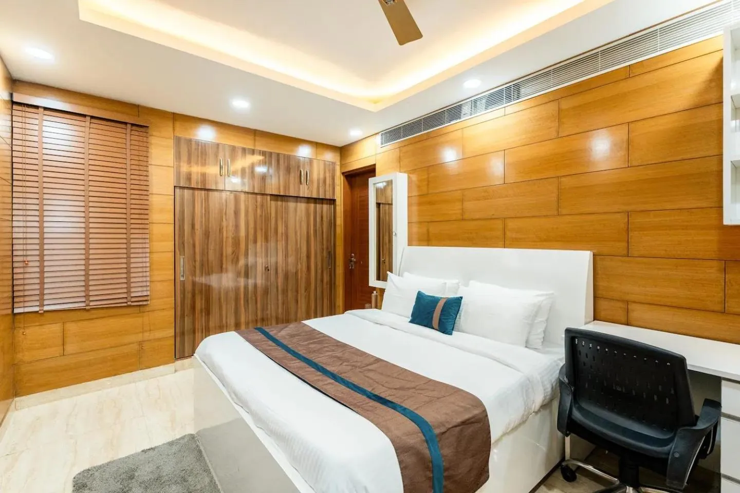 TIM Sector 51, ARTEMIS HOSPITAL 1 min walk, FORTIS & MEDANTA 4 mins drive