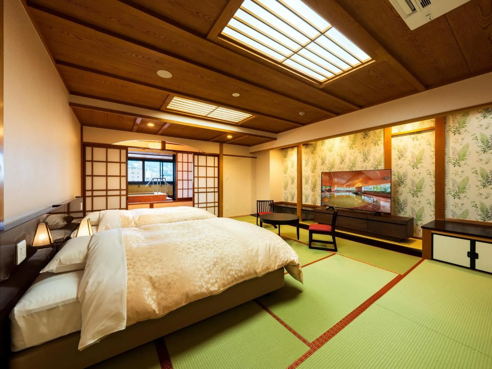 Photo of the whole room, Bed in BeppuOnsen Hotel Sansenkaku