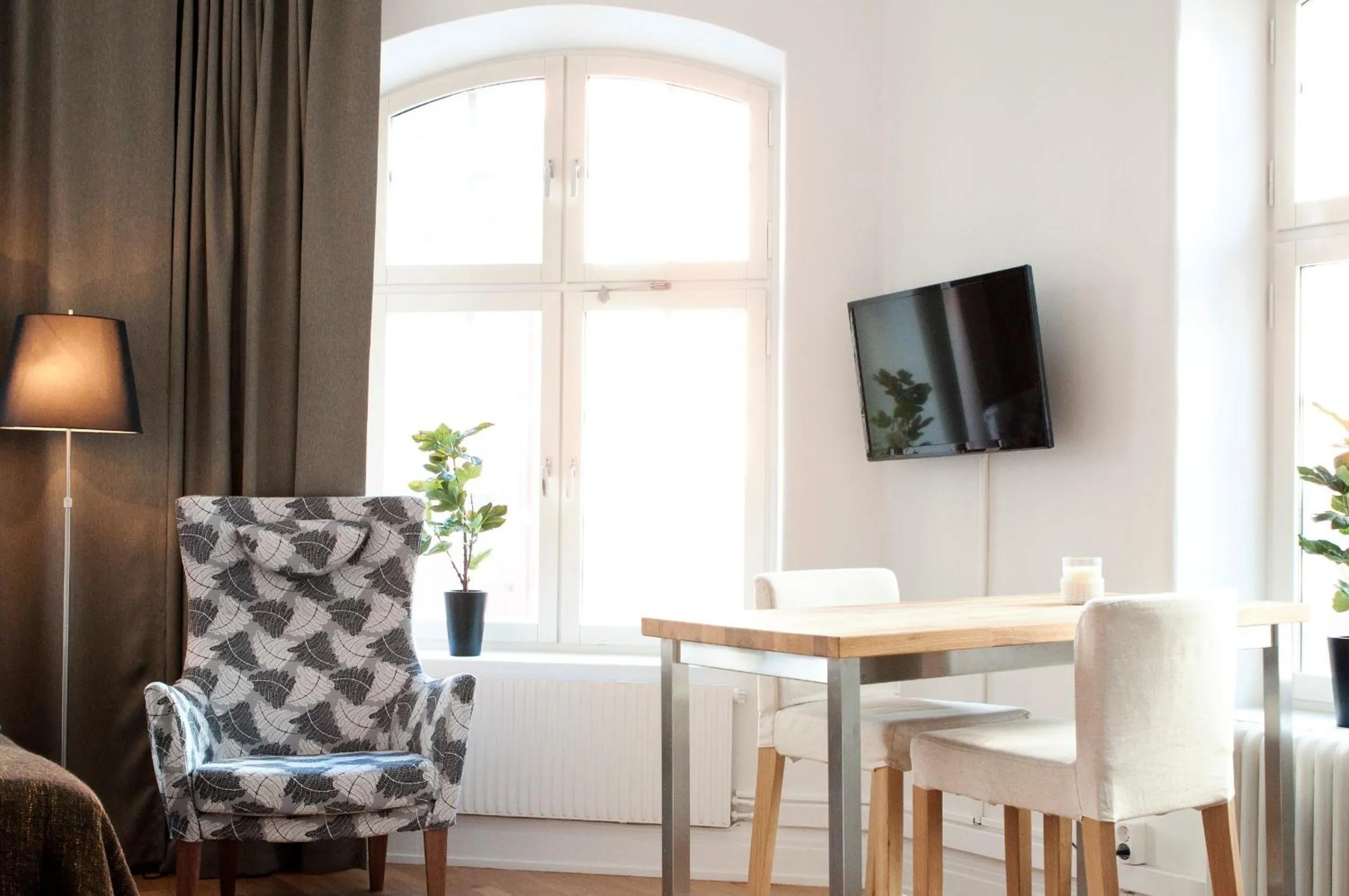 TV and multimedia in Continental Apartment Hotel Sundsvall