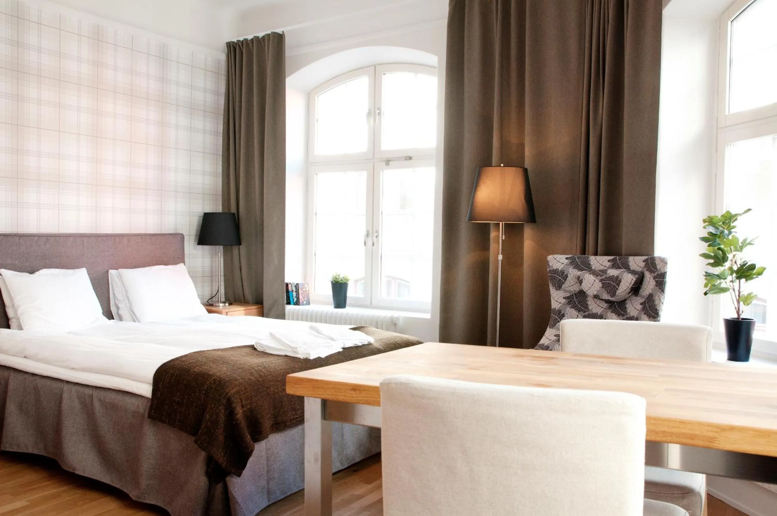 Photo of the whole room, Bed in Continental Apartment Hotel Sundsvall