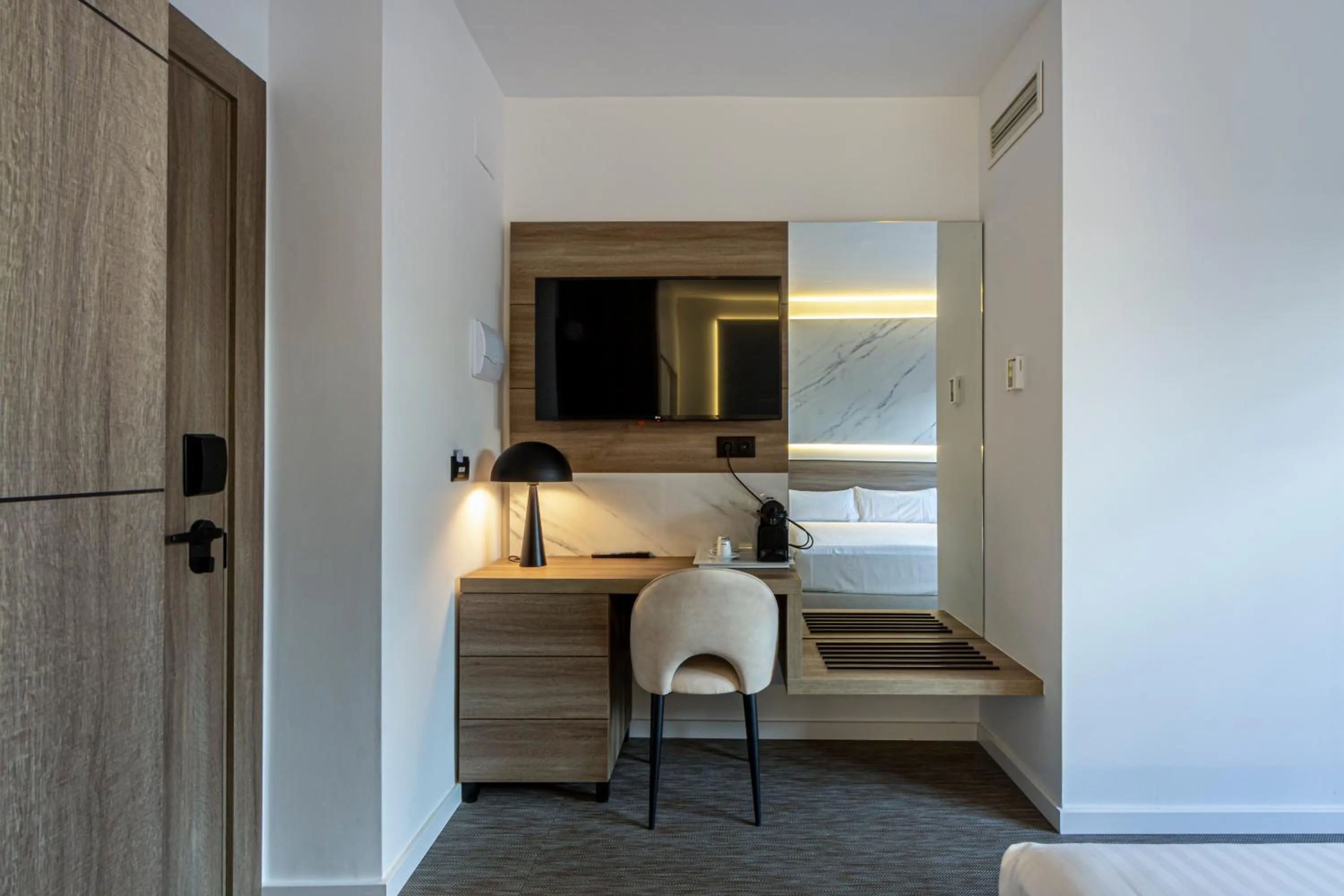 Photo of the whole room in Hotel Inffinit Sanxenxo