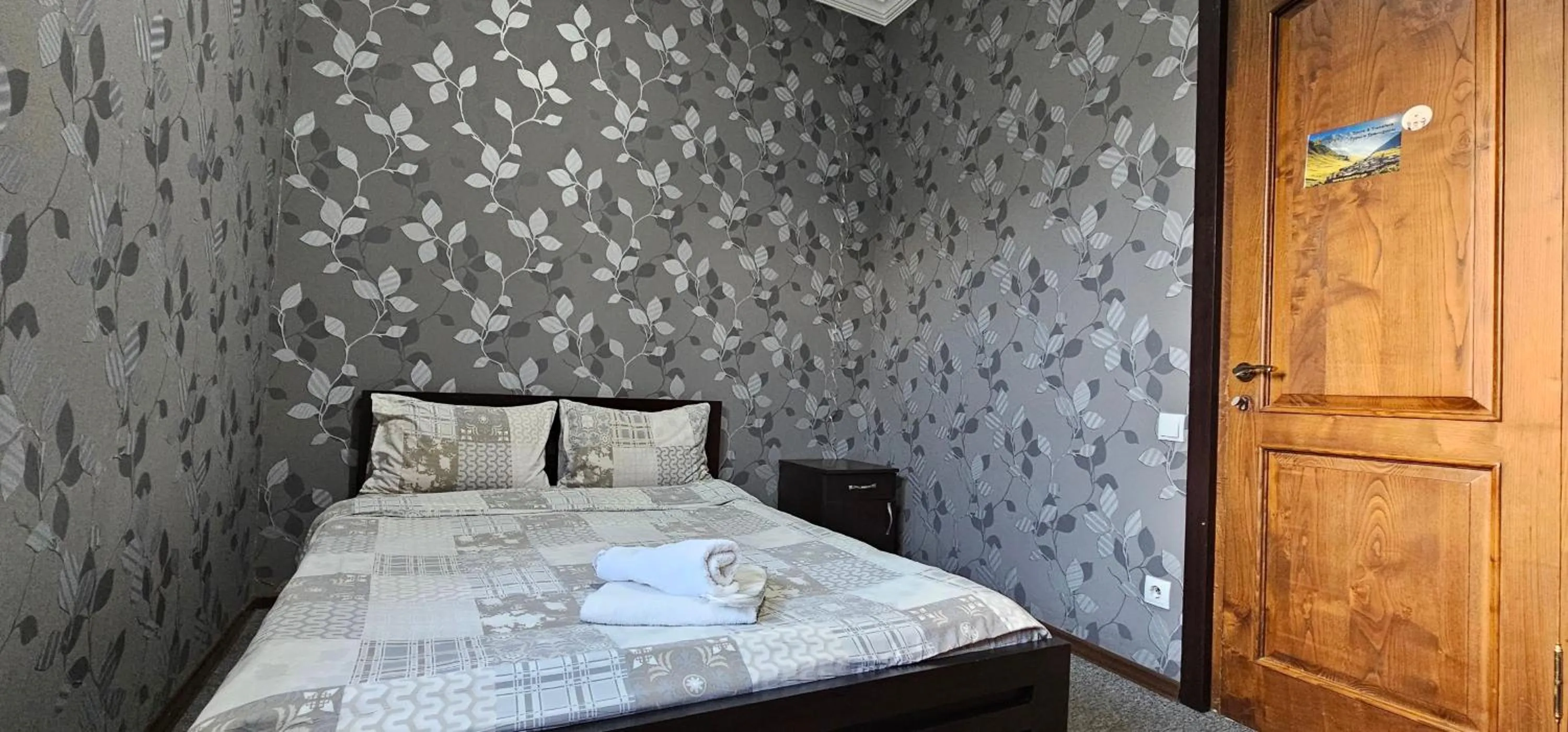 Photo of the whole room, Bed in 7 Rooms