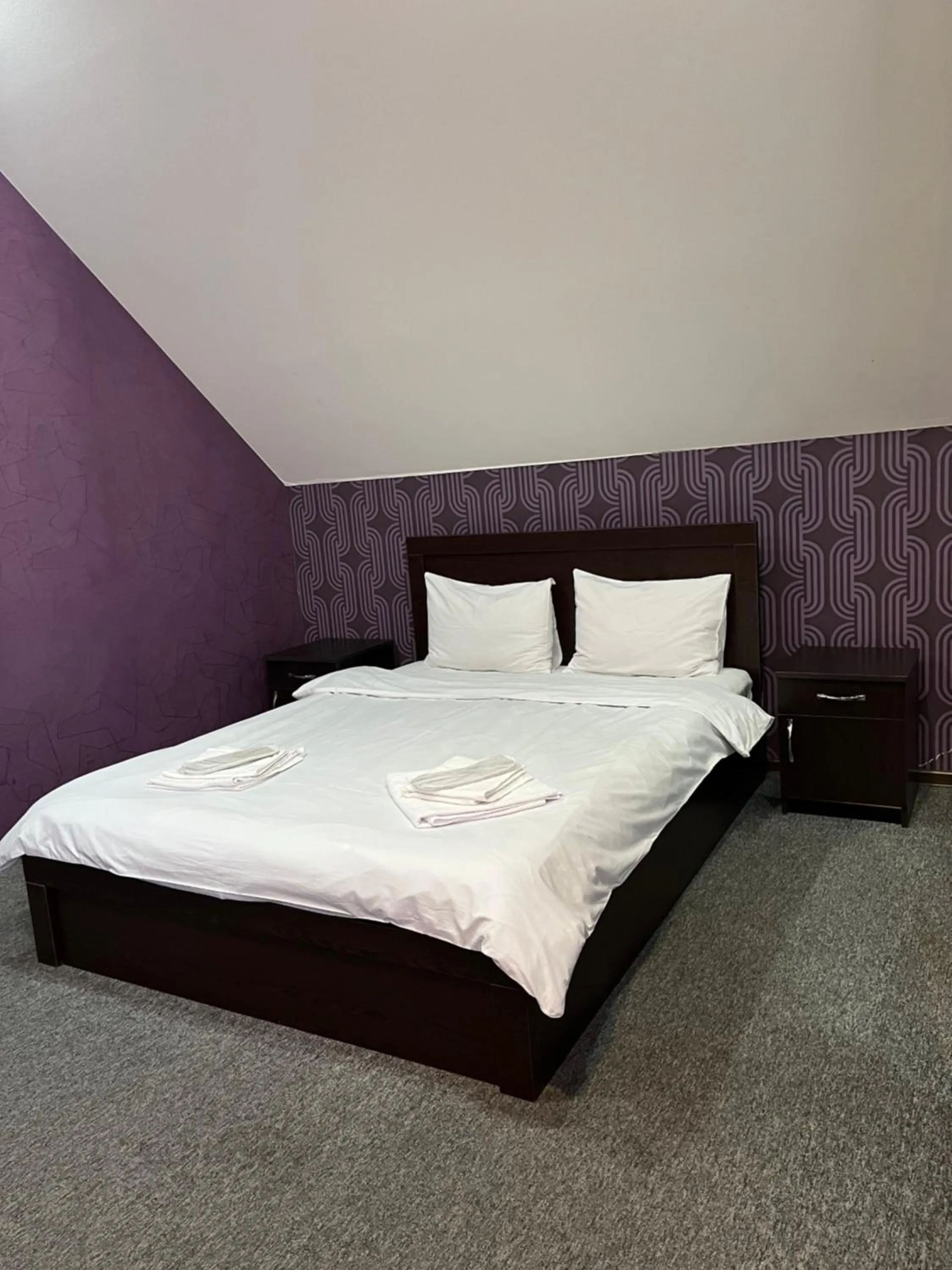 Property building, Bed in 7 Rooms