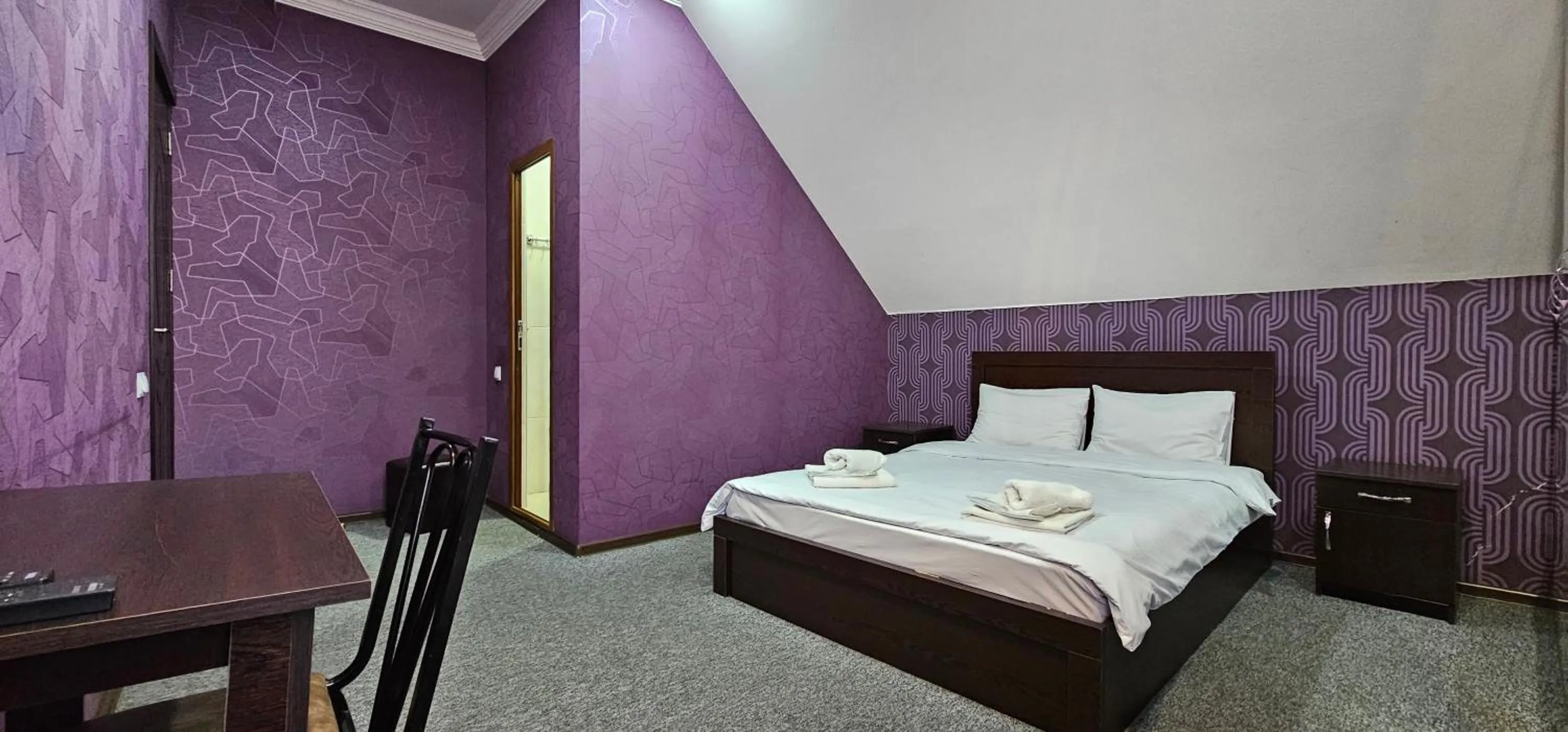 Photo of the whole room, Bed in 7 Rooms