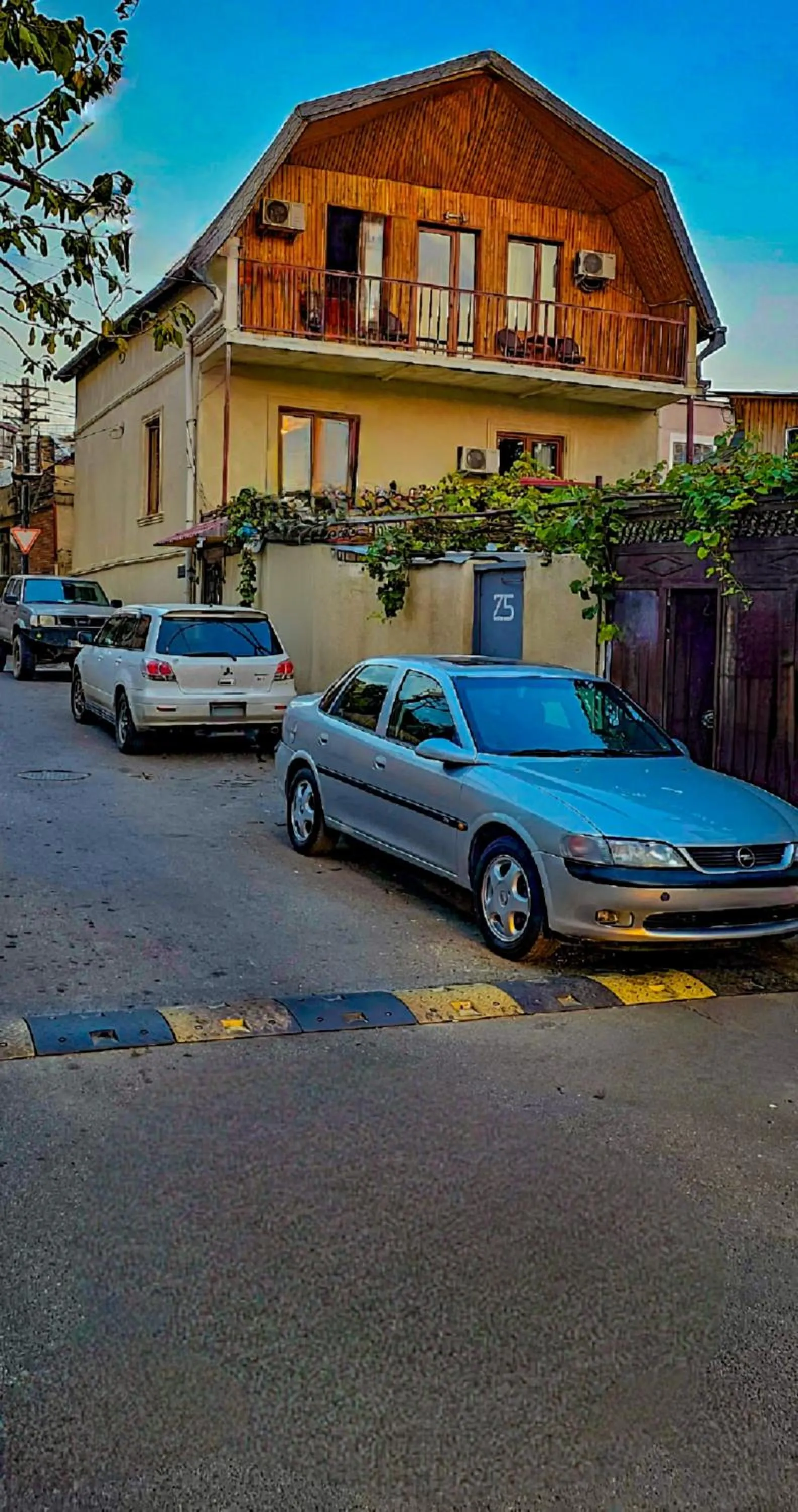 Property building in 7 Rooms