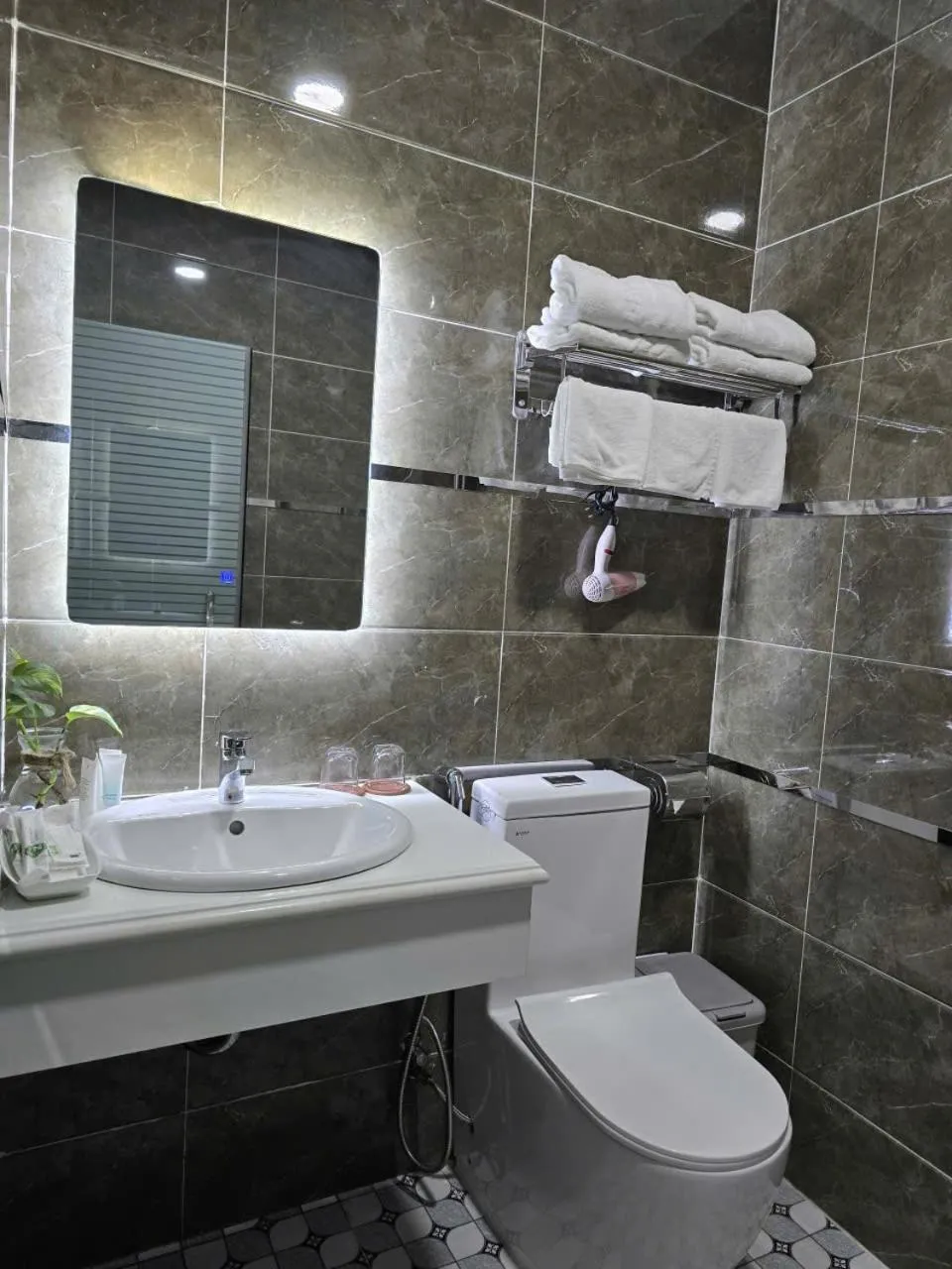 bidet in Cozy 86 Homestay