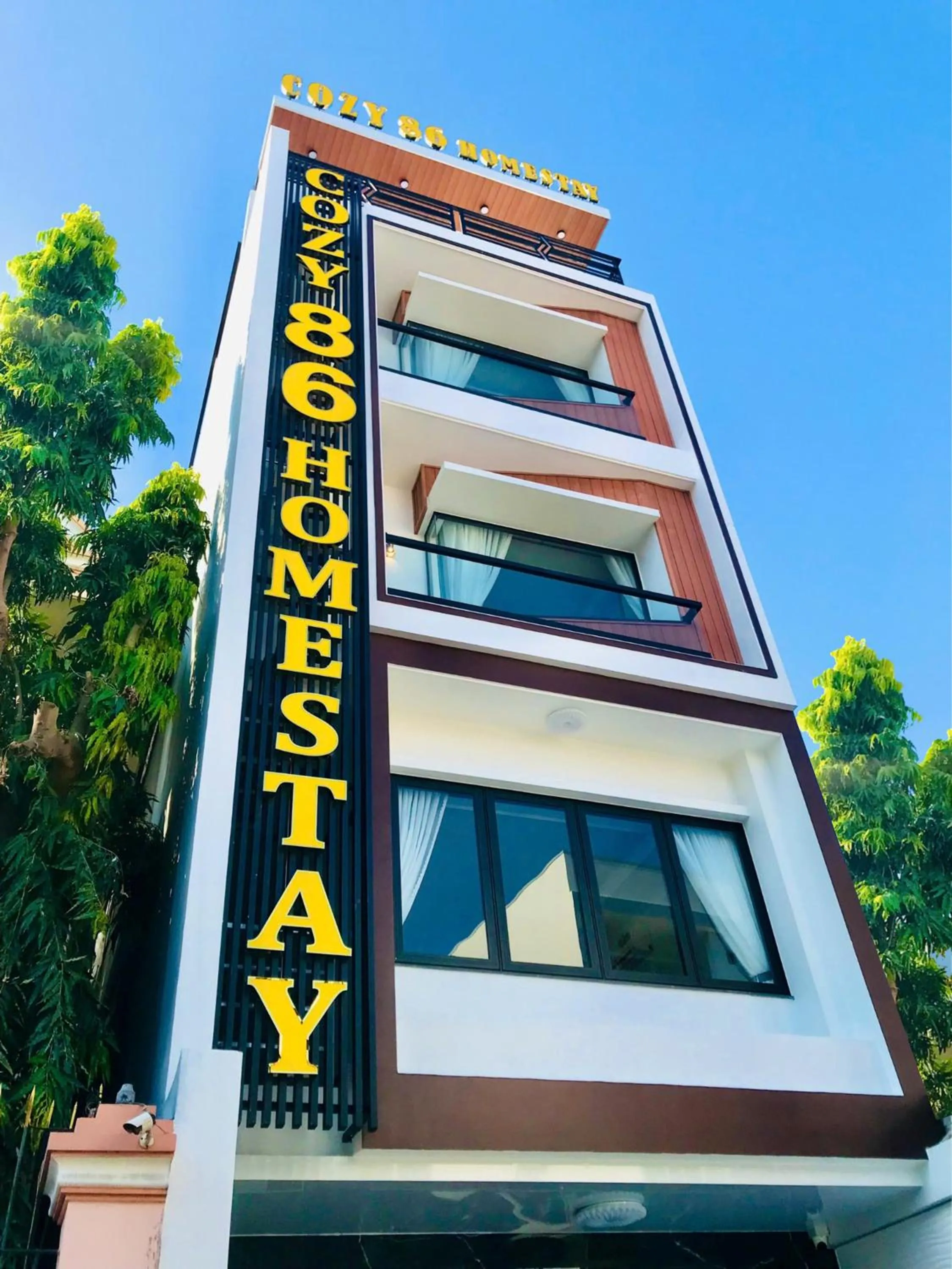 Property building in Cozy 86 Homestay