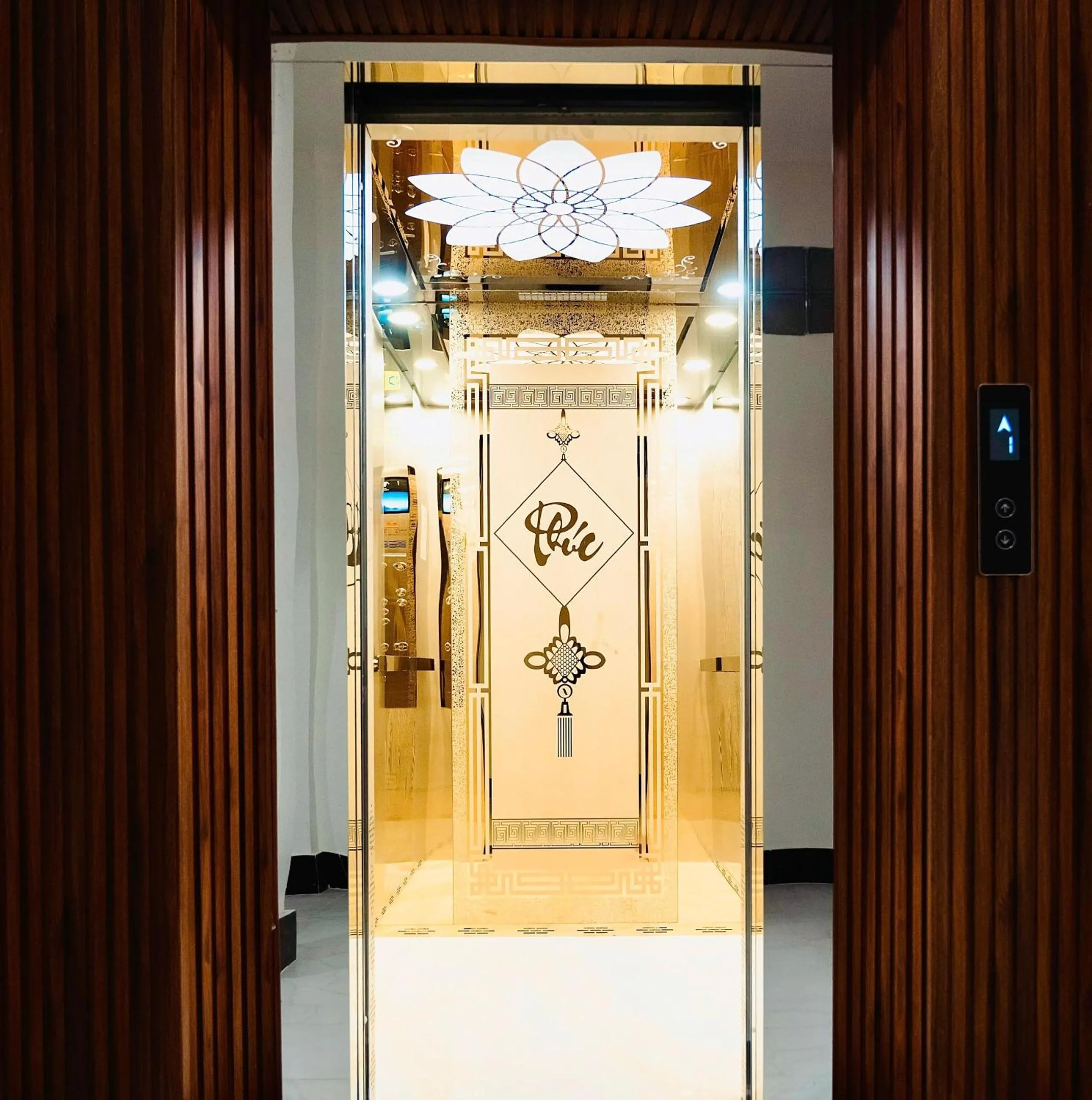 elevator in Cozy 86 Homestay