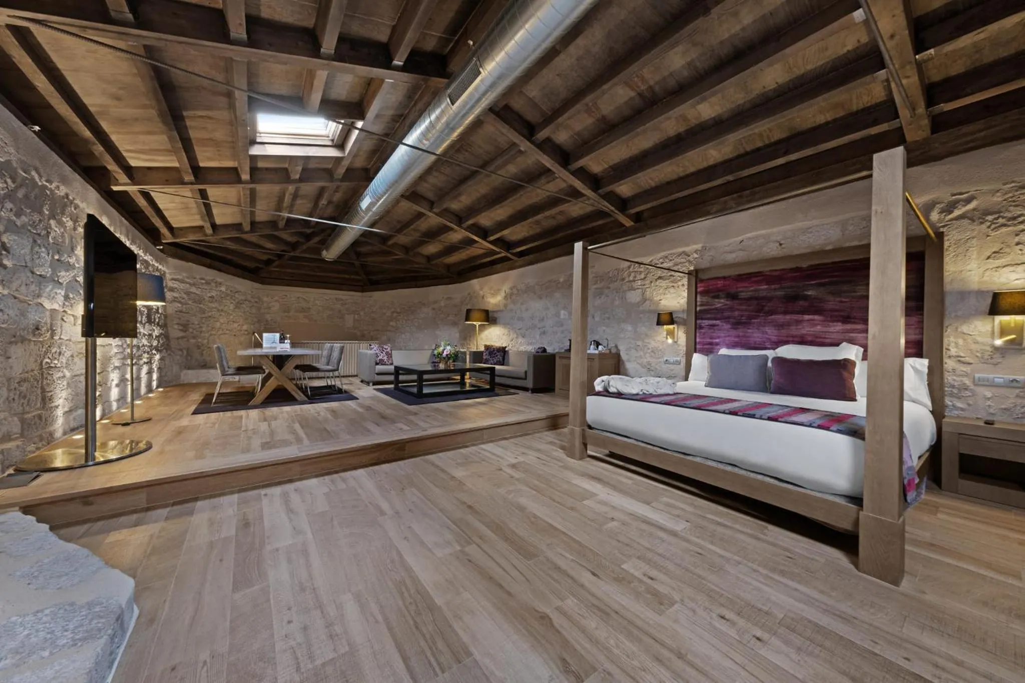 Photo of the whole room, Bed in Castilla Termal Monasterio de Valbuena - Small Luxury Hotels