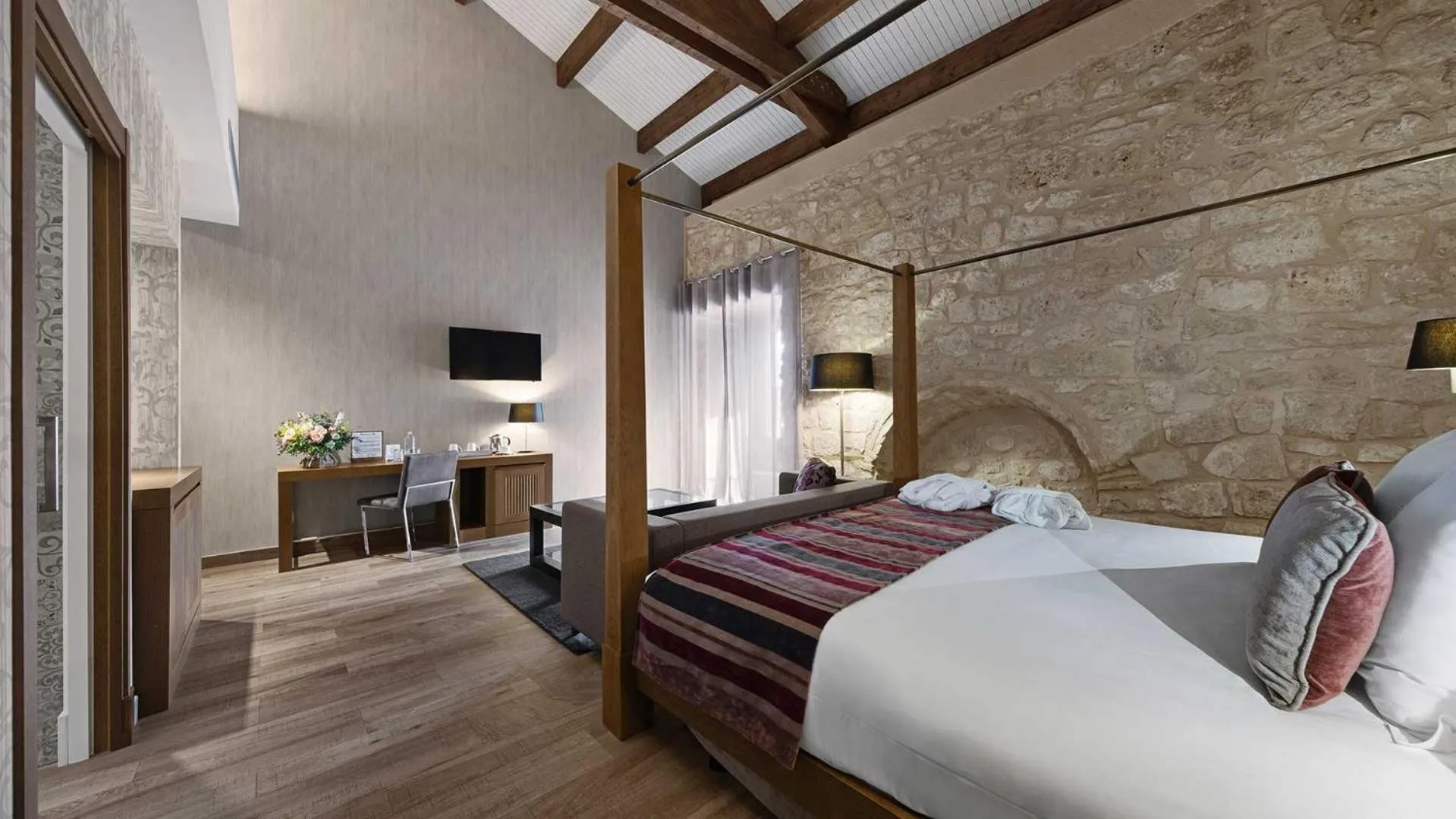 Photo of the whole room, Bed in Castilla Termal Monasterio de Valbuena - Small Luxury Hotels