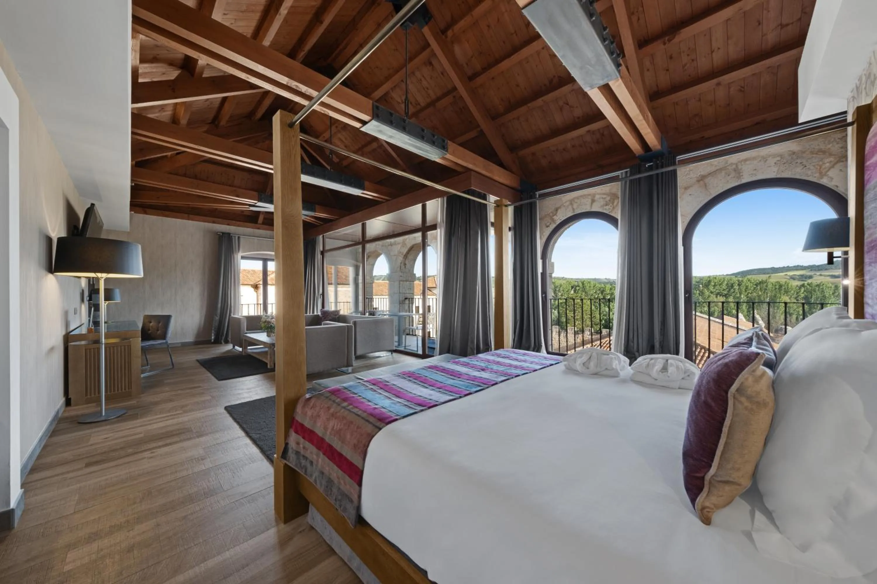 Photo of the whole room, Bed in Castilla Termal Monasterio de Valbuena - Small Luxury Hotels