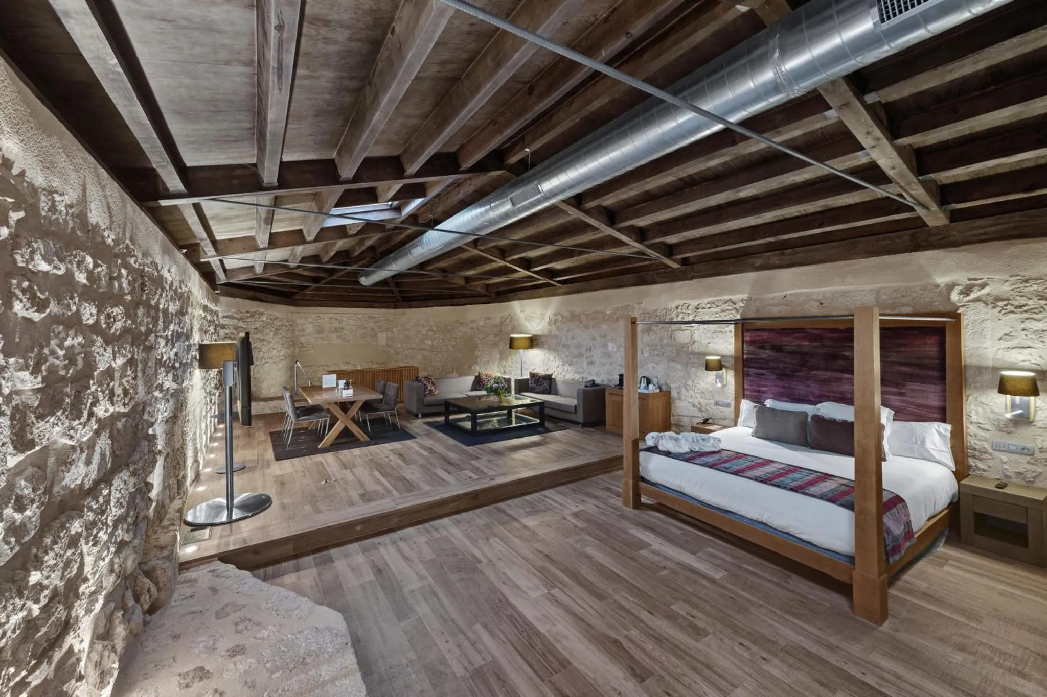 Photo of the whole room, Bed in Castilla Termal Monasterio de Valbuena - Small Luxury Hotels