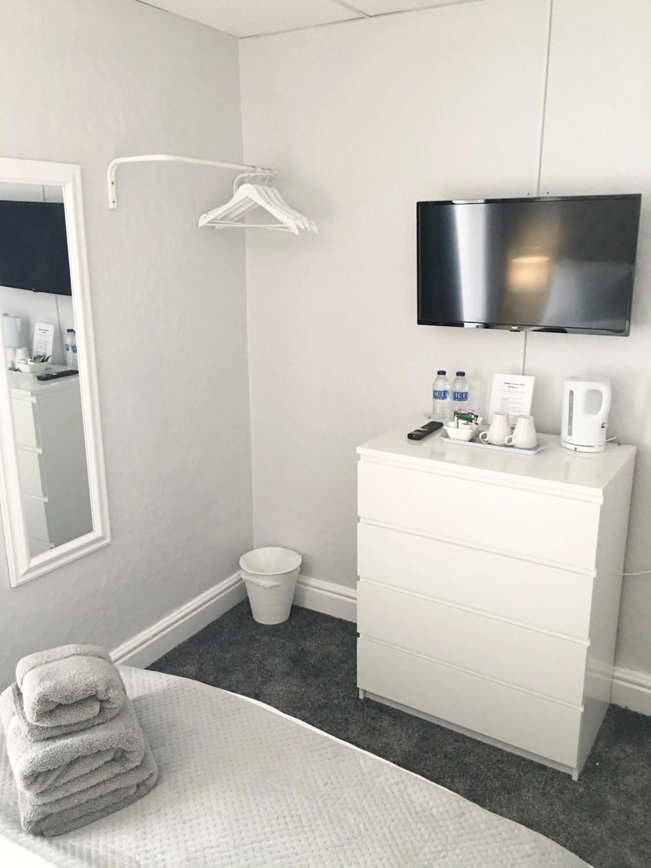 TV and multimedia in Chadberry House Hotel