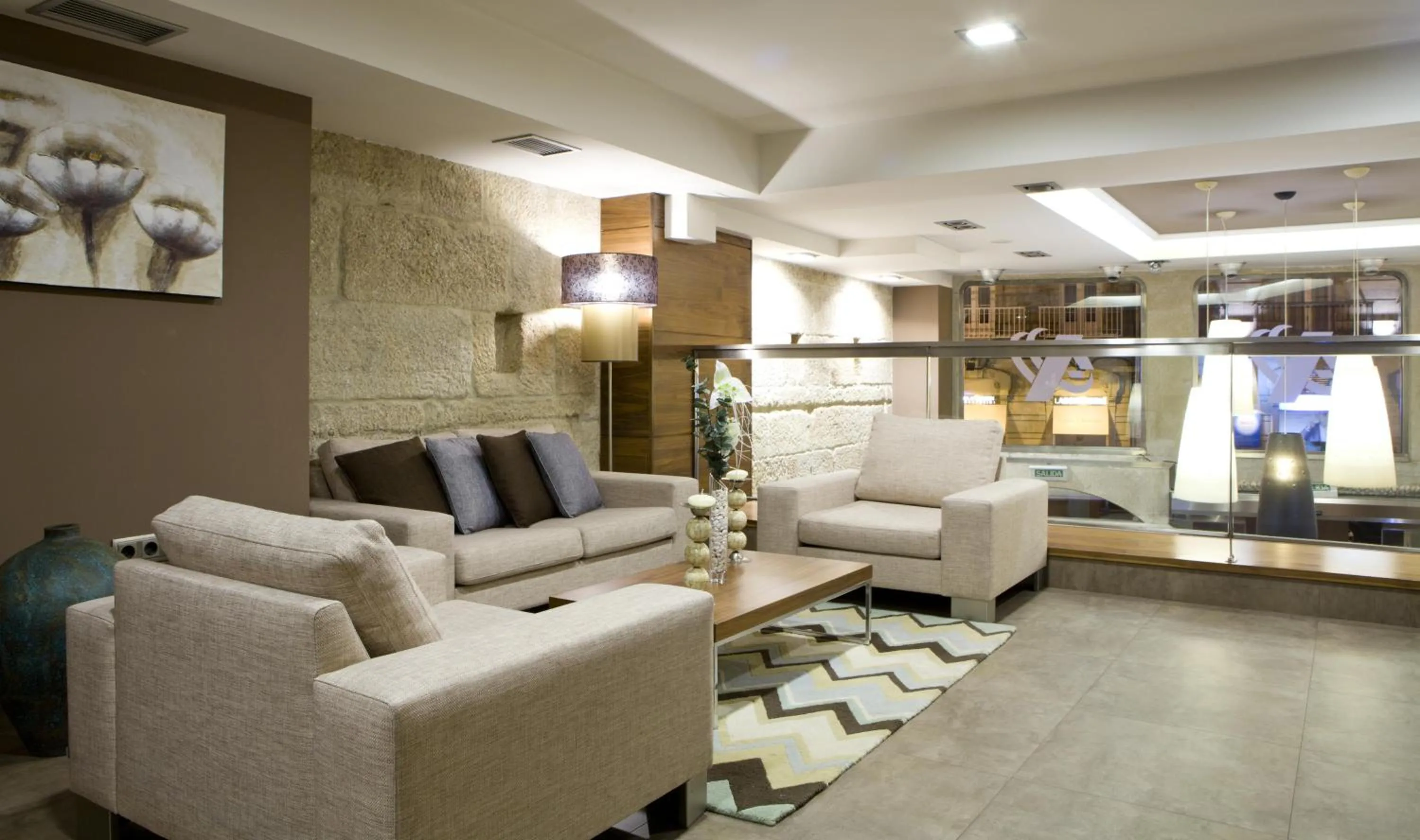 Communal lounge/ TV room in Hotel Arsus