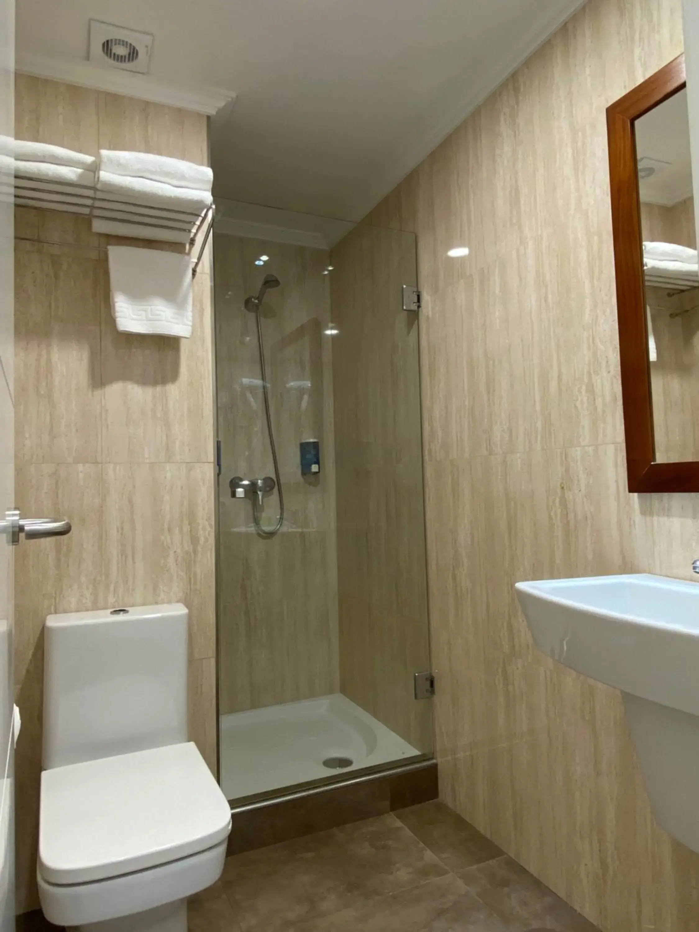 Bathroom in Hotel Arsus Bathroom in Hotel Arsus